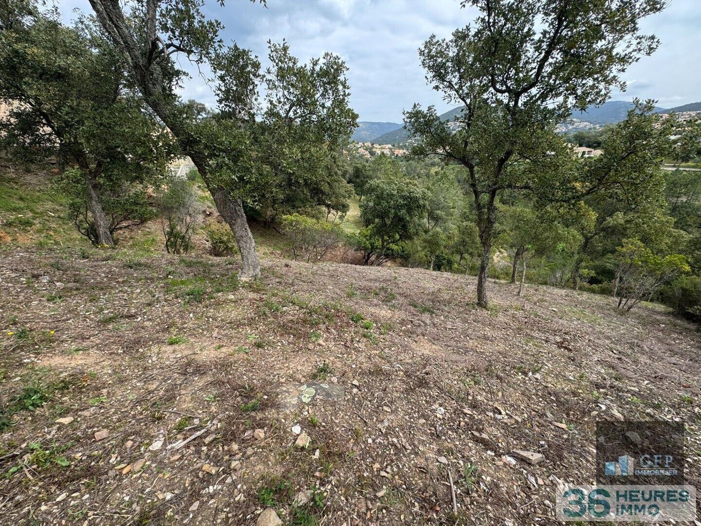 LA LONDE-LES-MAURES - Domaine de Valcros - Terrain à bâtir