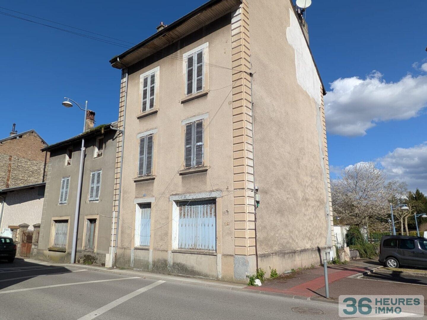 Immeuble de rapport à rénover Plein cœur de ville  Renage