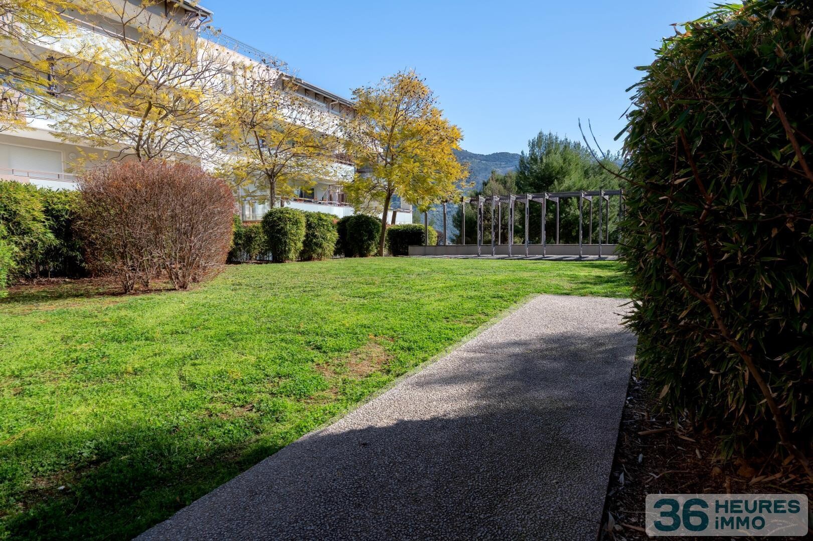 Appartement - Terrasse - Parkings