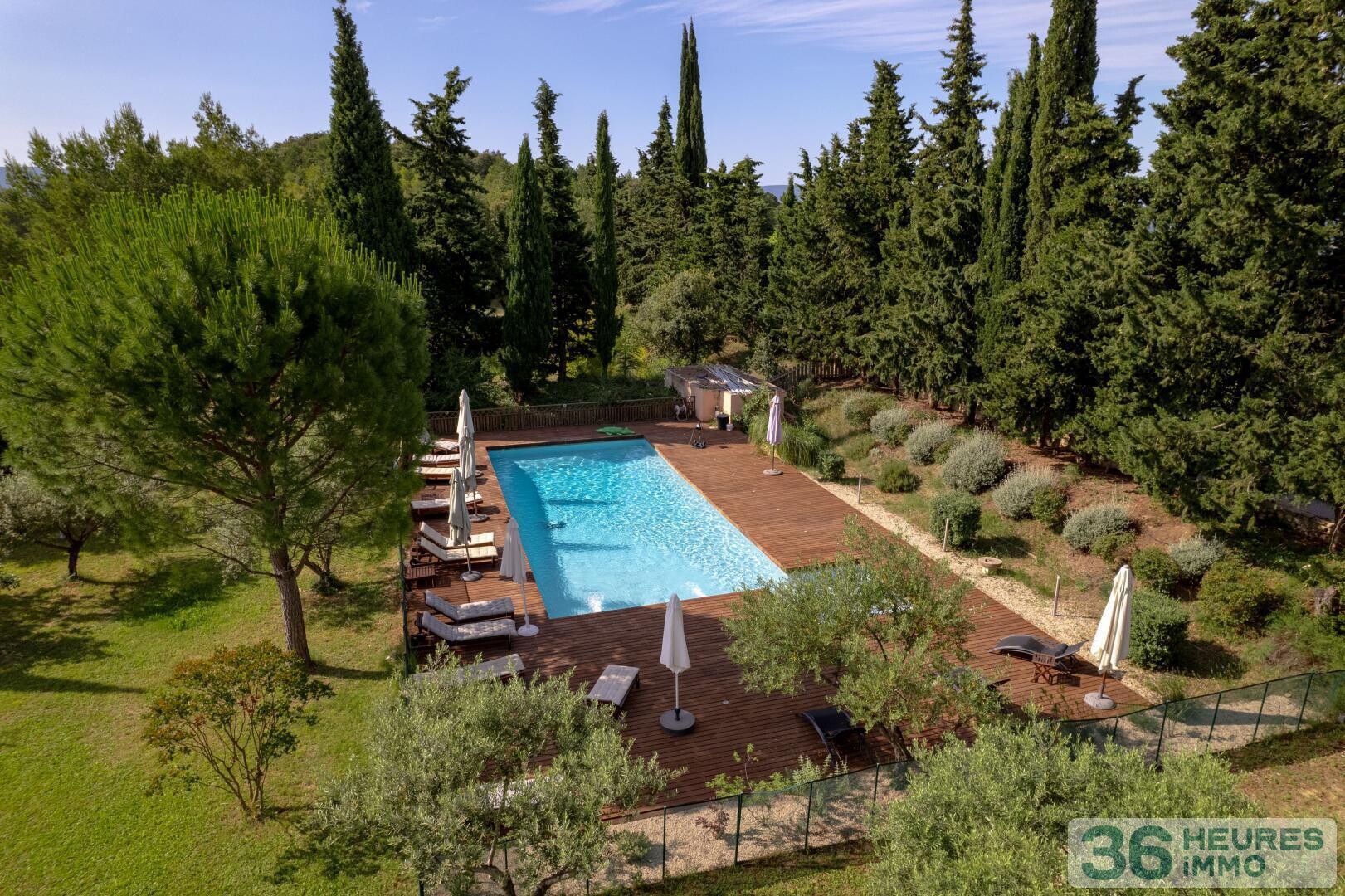 Une bastide avec gîtes et vue imprenable sur le Ventoux