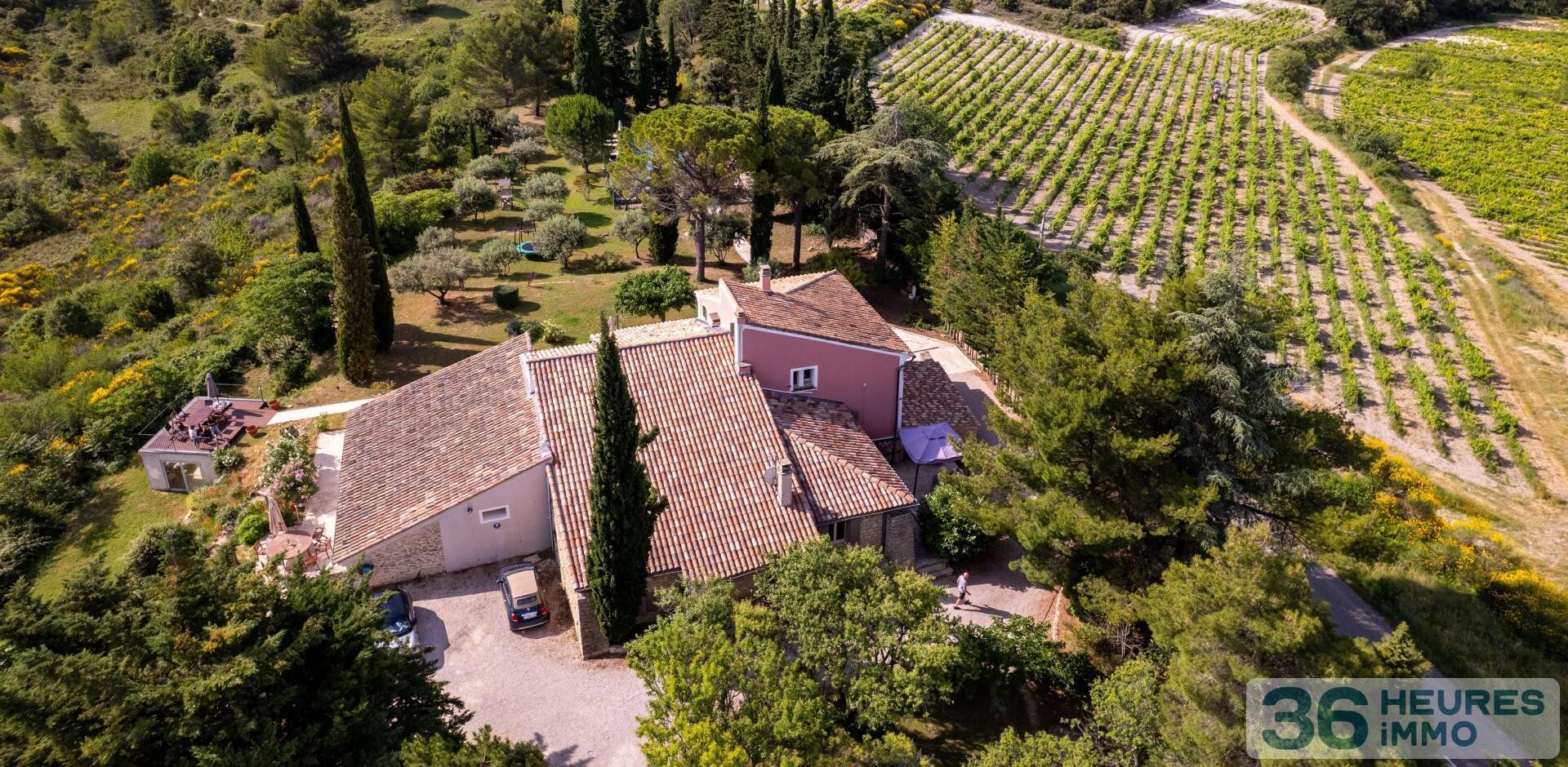 Une bastide avec gîtes et vue imprenable sur le Ventoux