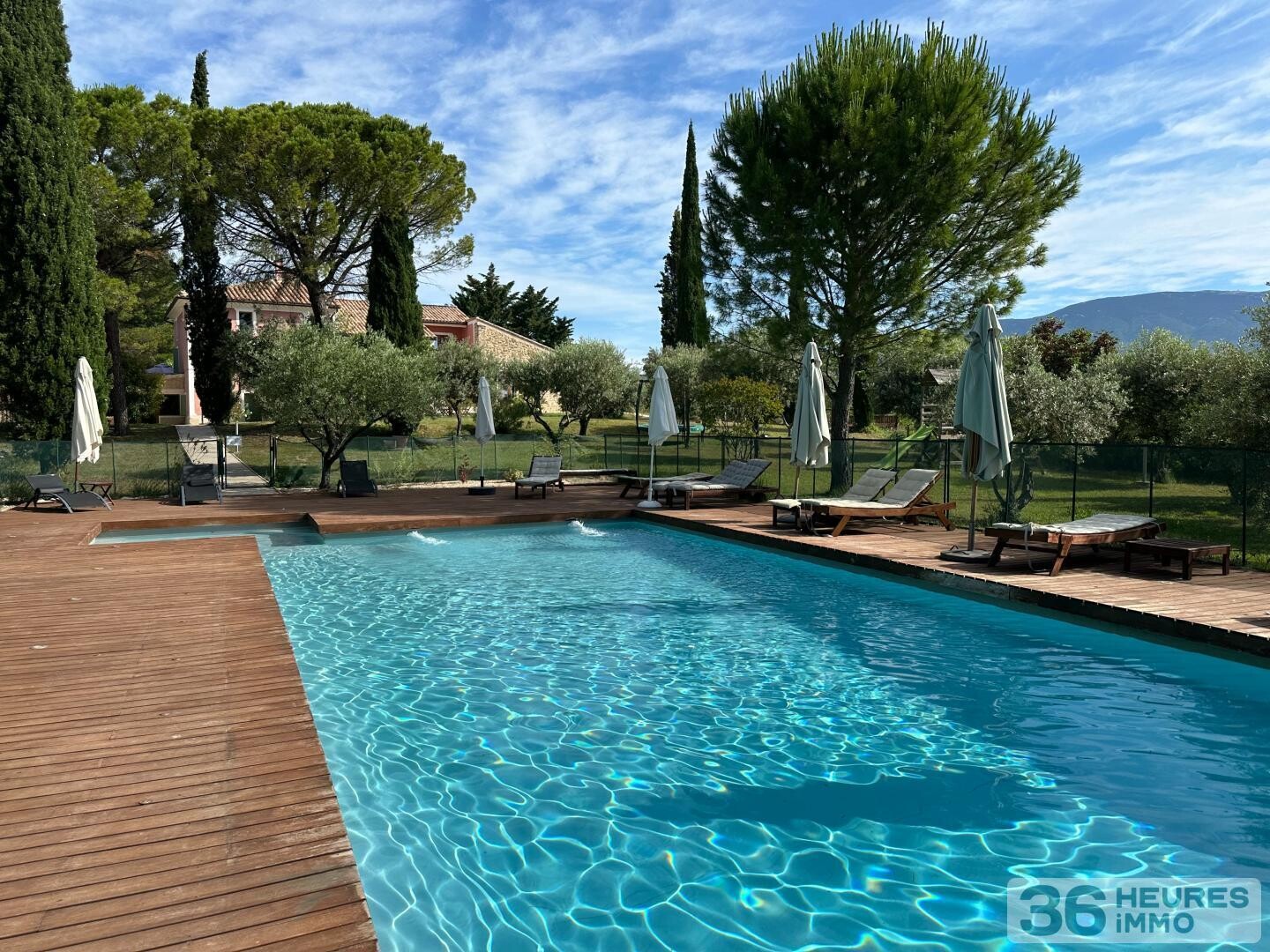 Une bastide avec gîtes et vue imprenable sur le Ventoux