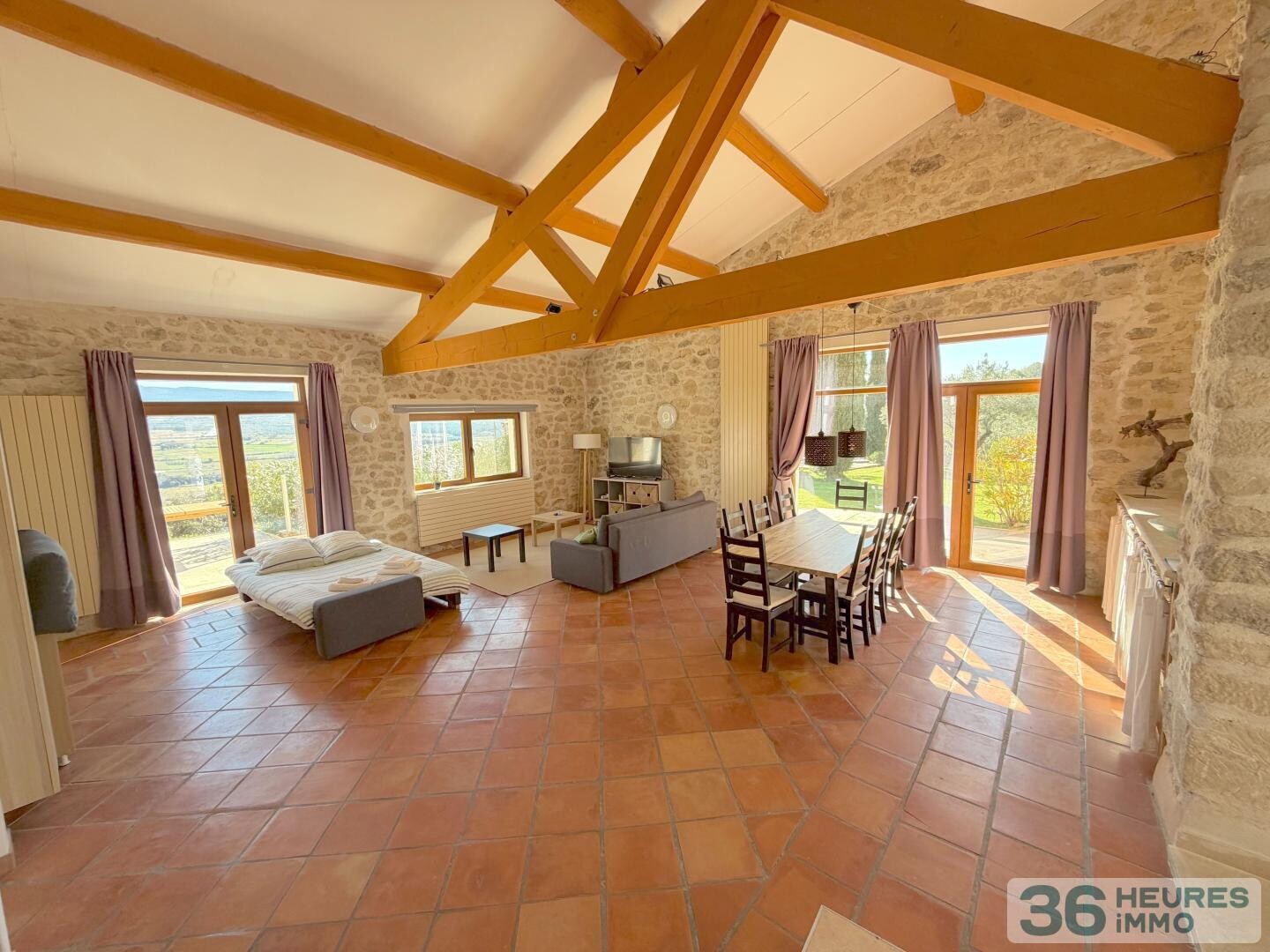 Une bastide avec gîtes et vue imprenable sur le Ventoux