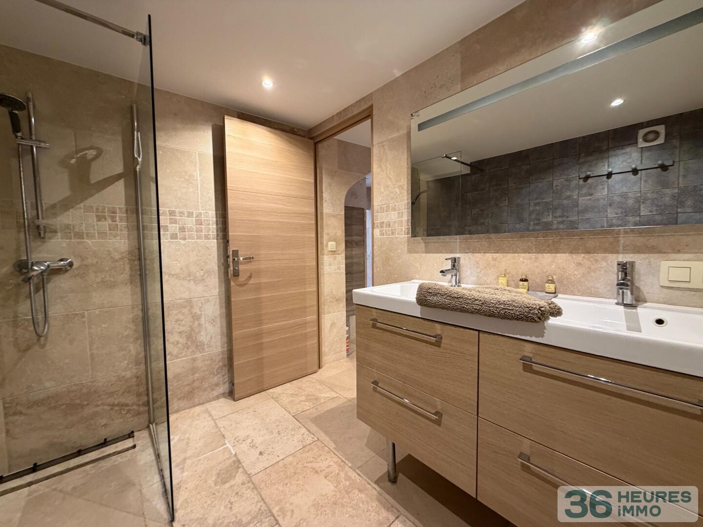 Une bastide avec gîtes et vue imprenable sur le Ventoux