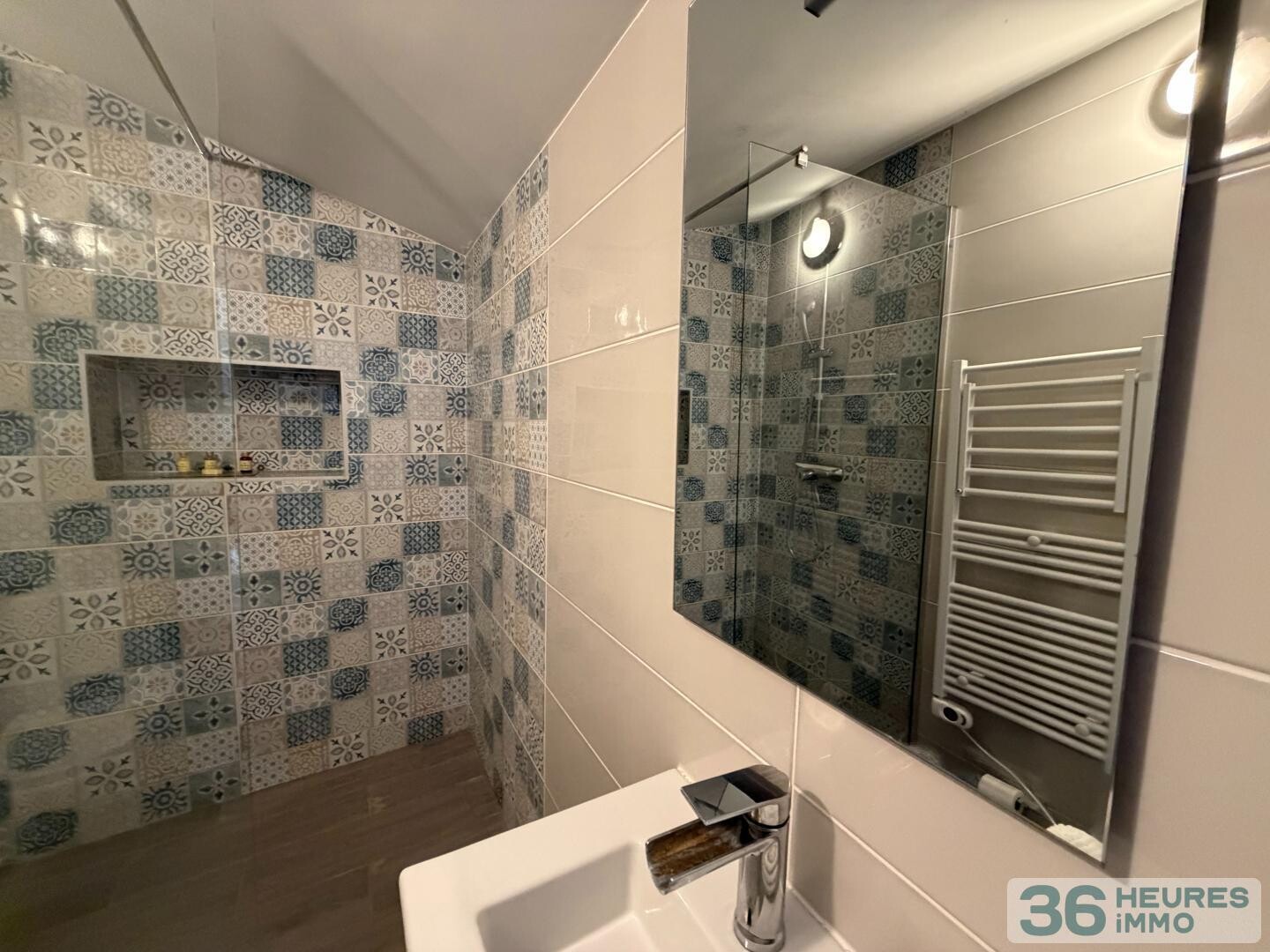 Une bastide avec gîtes et vue imprenable sur le Ventoux