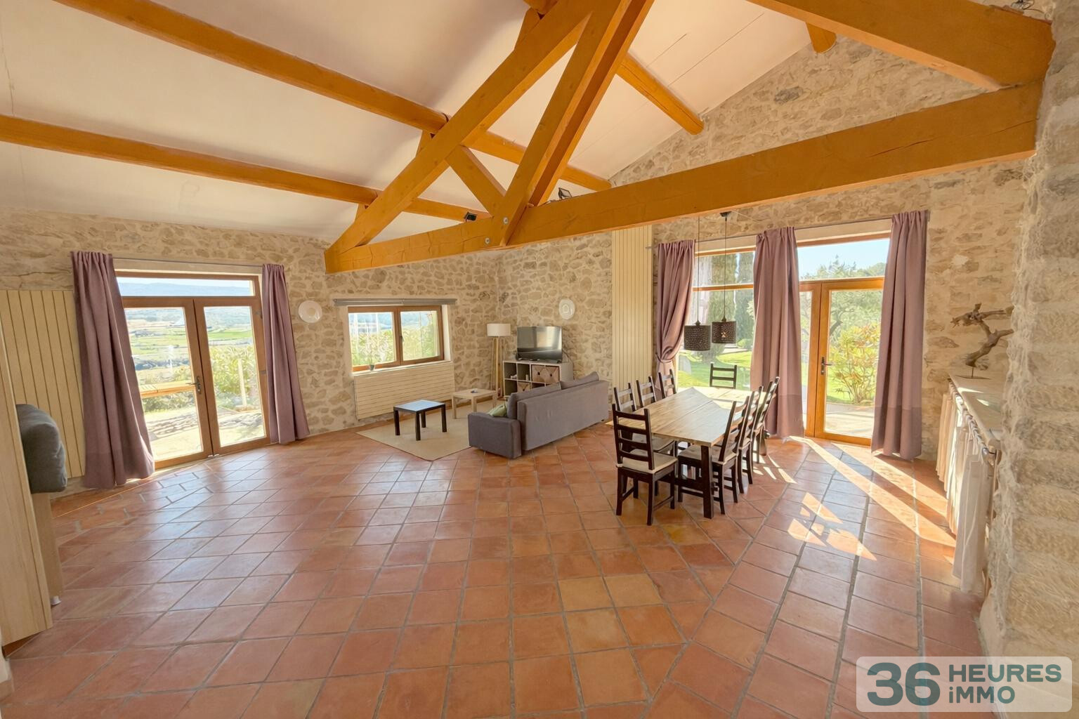 Une bastide avec gîtes et vue imprenable sur le Ventoux