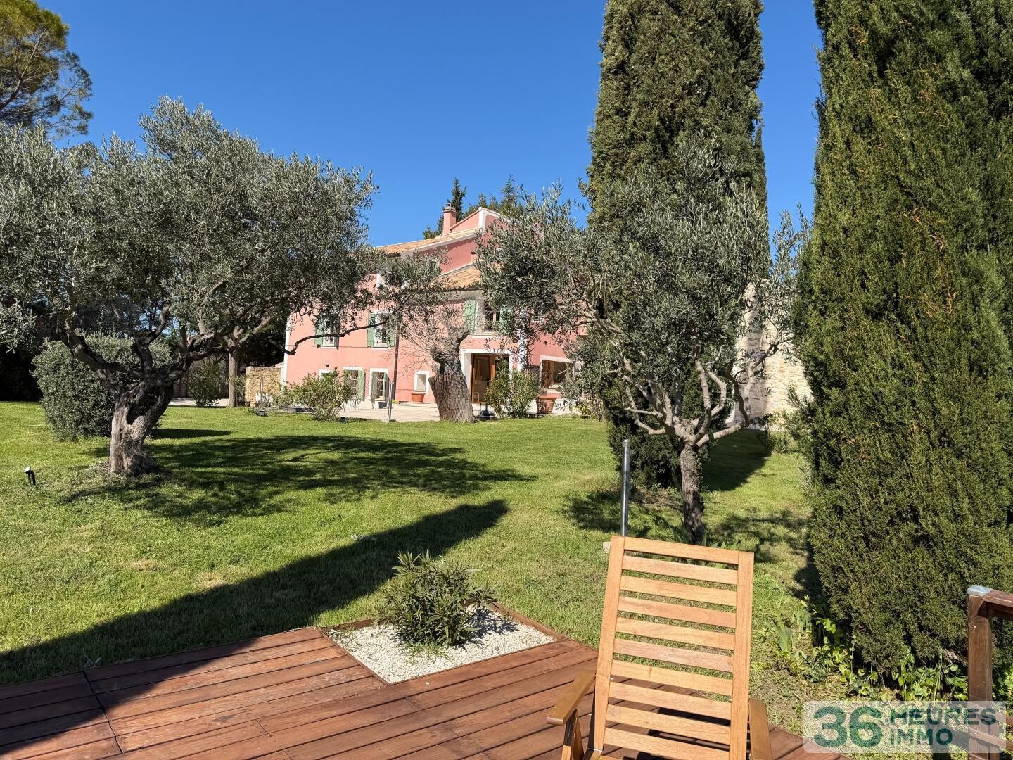 Une bastide avec gîtes et vue imprenable sur le Ventoux