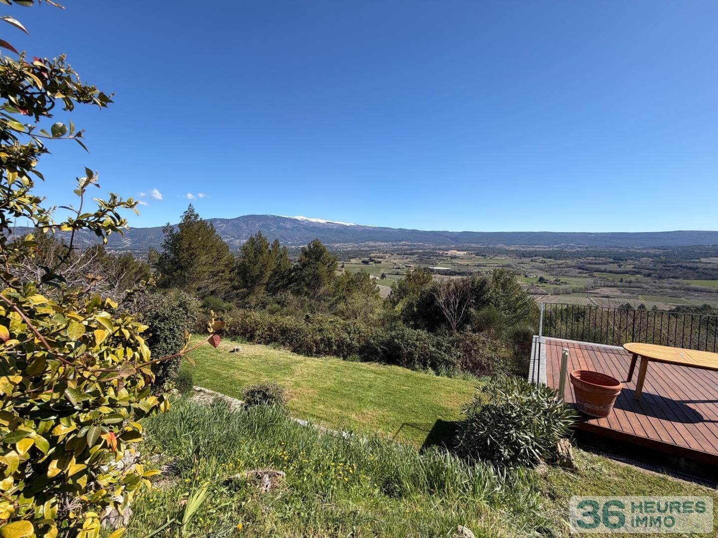 Une bastide avec gîtes et vue imprenable sur le Ventoux
