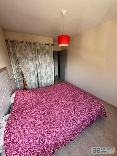 Appartement 3 pièces, 63m2 avec balcon, entrée, cuisine, séjour, cellier, 2 chambres, SDO, WC. Cave en sous sol.