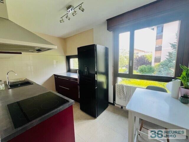 Appartement 3 pièces, 63m2 avec balcon, entrée, cuisine, séjour, cellier, 2 chambres, SDO, WC. Cave en sous sol.