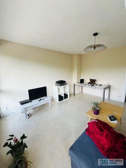 Appartement 3 pièces, 63m2 avec balcon, entrée, cuisine, séjour, cellier, 2 chambres, SDO, WC. Cave en sous sol.