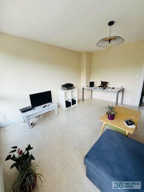 Appartement 3 pièces, 63m2 avec balcon, entrée, cuisine, séjour, cellier, 2 chambres, SDO, WC. Cave en sous sol.