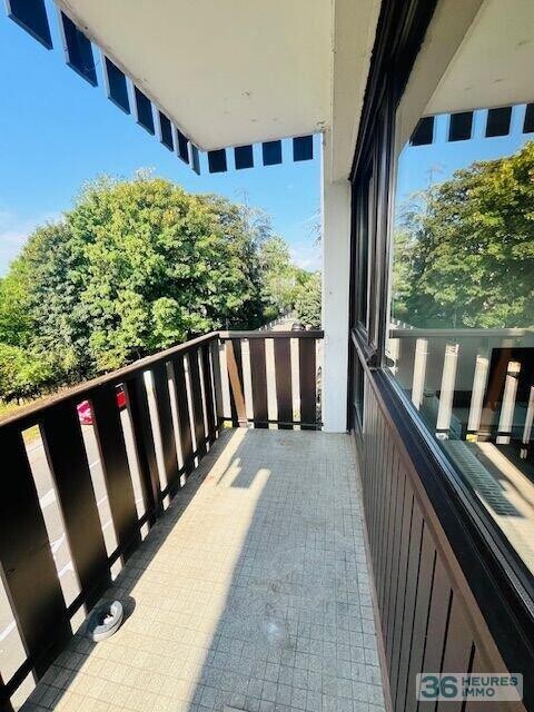 Appartement 3 pièces, 63m2 avec balcon, entrée, cuisine, séjour, cellier, 2 chambres, SDO, WC. Cave en sous sol.