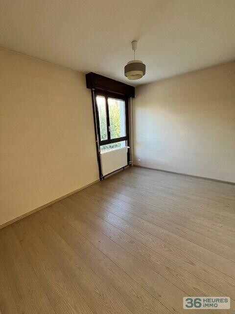 Appartement 3 pièces, 63m2 avec balcon, entrée, cuisine, séjour, cellier, 2 chambres, SDO, WC. Cave en sous sol.