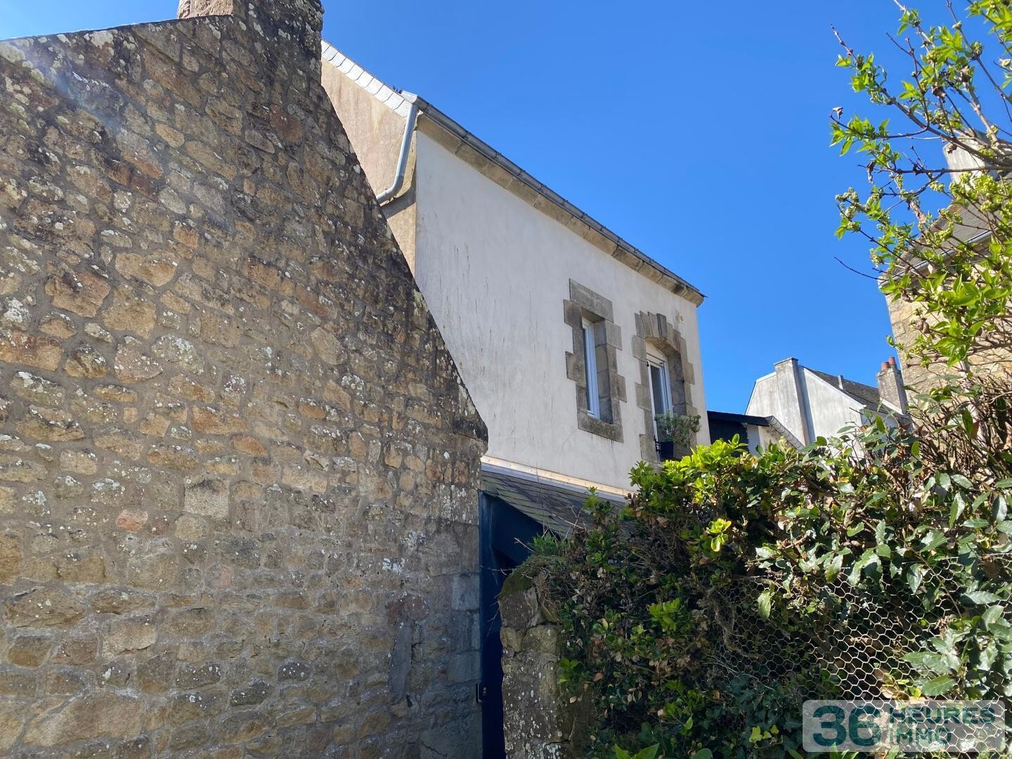 Maison de ville avec local commercial et appartement accès indépendant