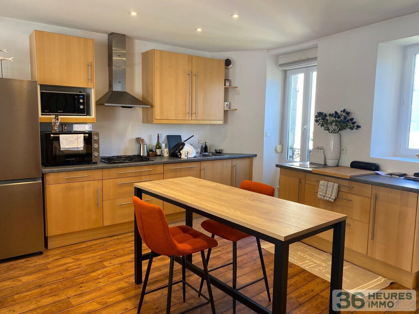 Maison de ville avec local commercial et appartement accès indépendant
