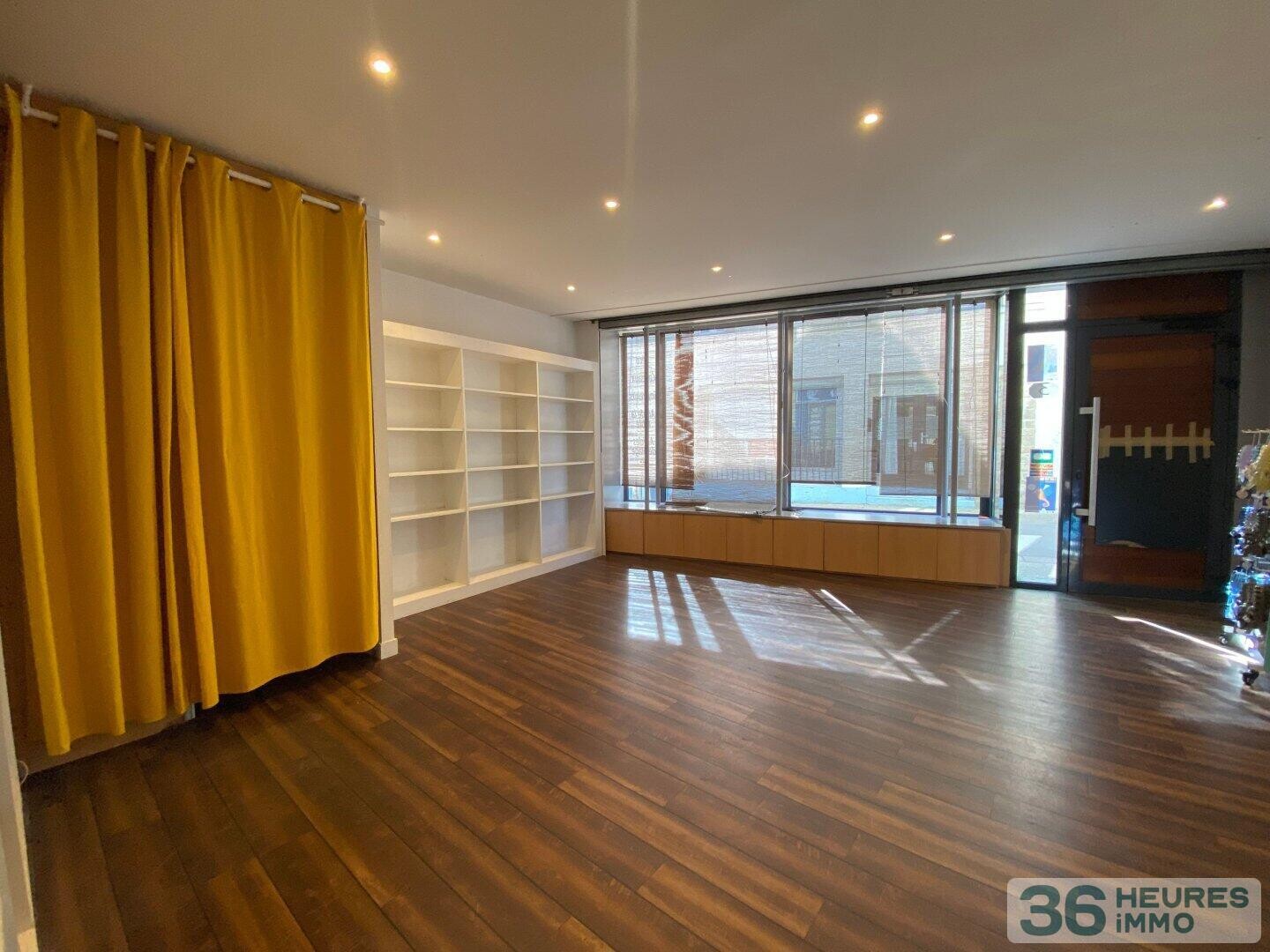 Maison de ville avec local commercial et appartement accès indépendant