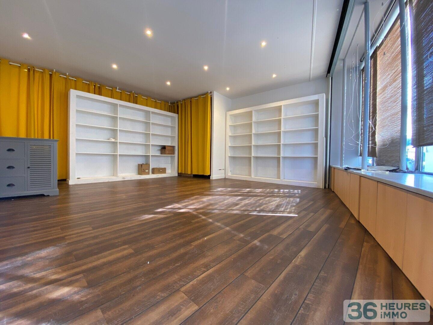 Maison de ville avec local commercial et appartement accès indépendant