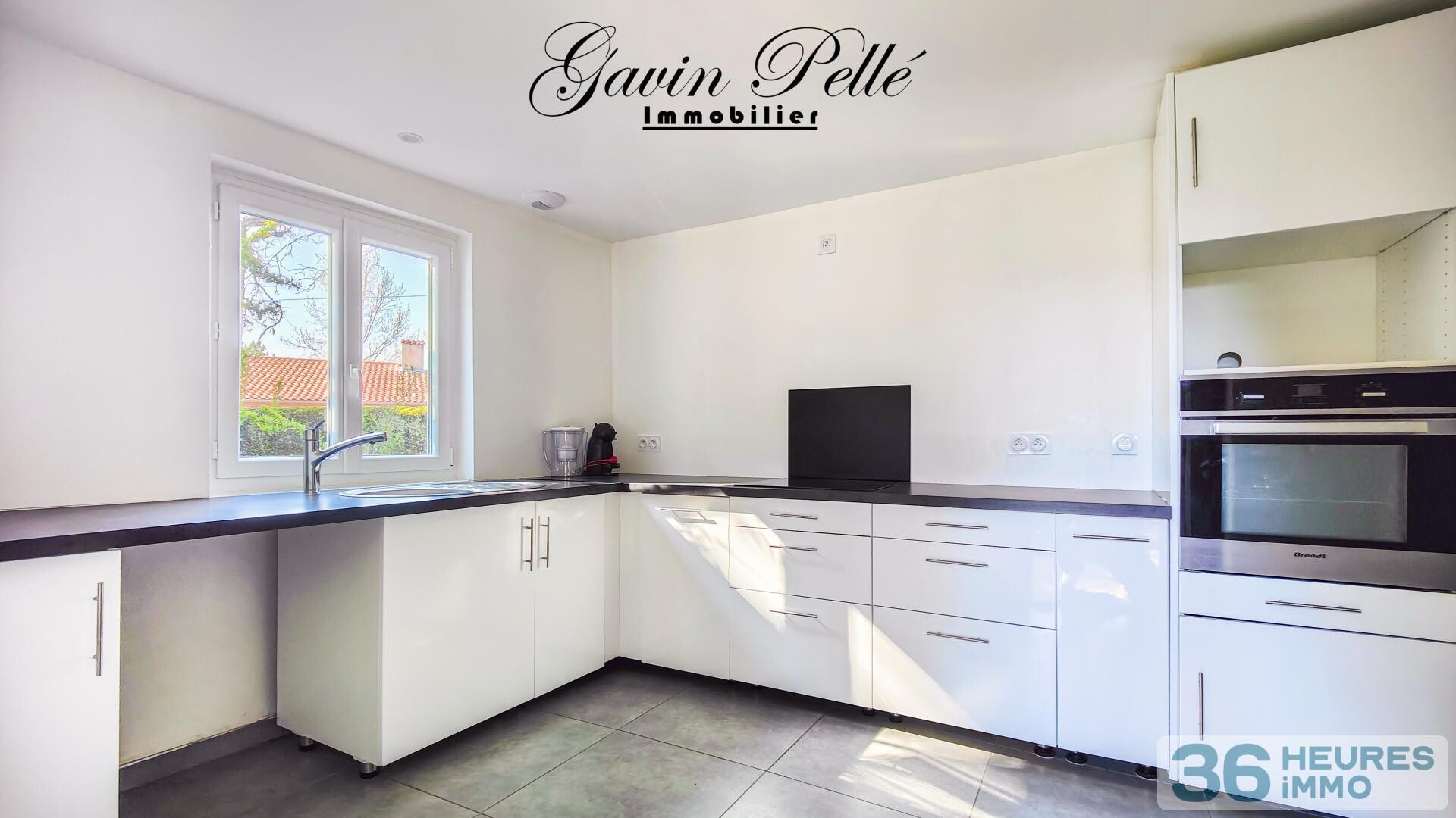 Belle maison à Carmaux avec double garage, annexes et piscine couverte