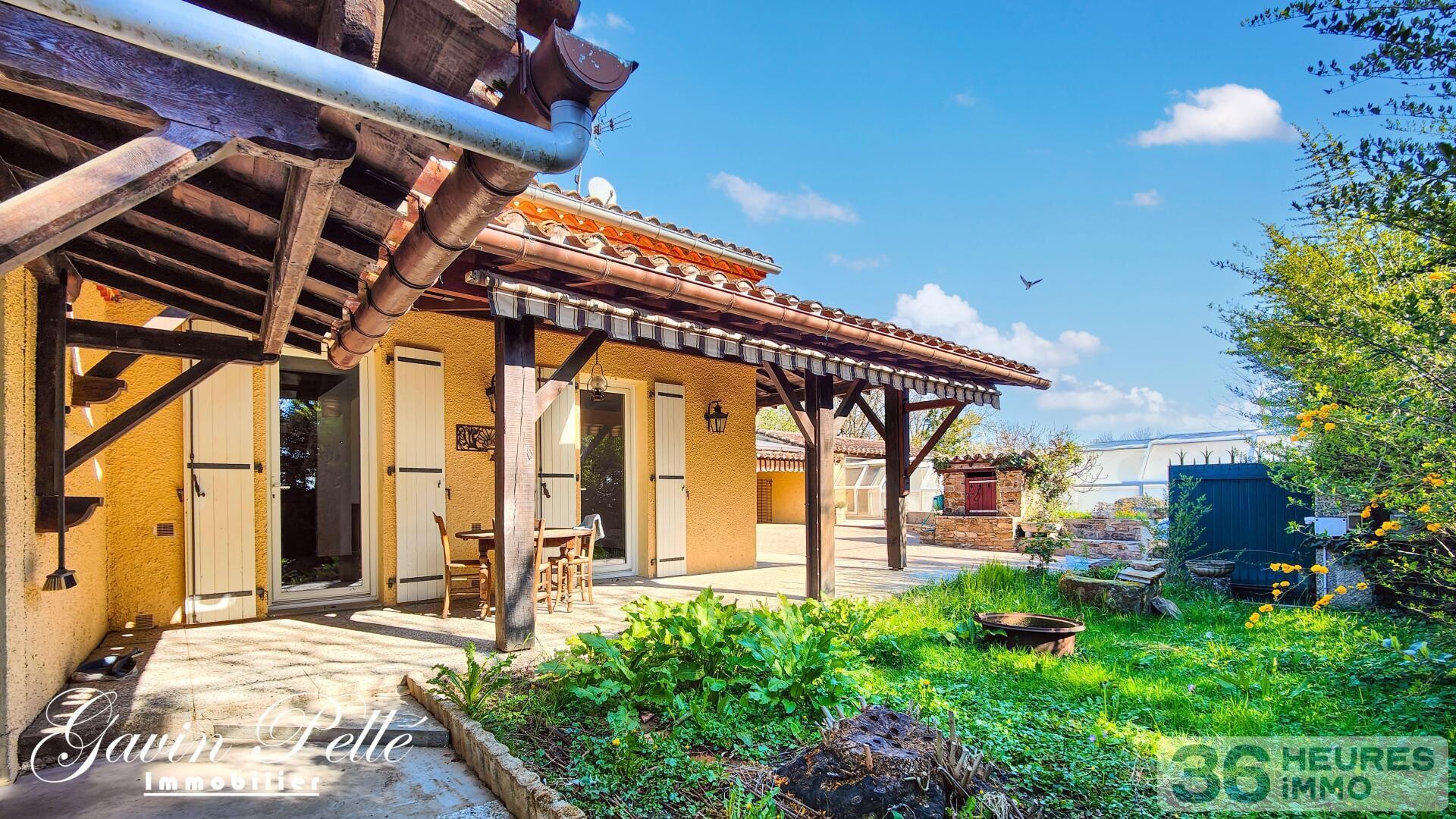 Belle maison à Carmaux avec double garage, annexes et piscine couverte