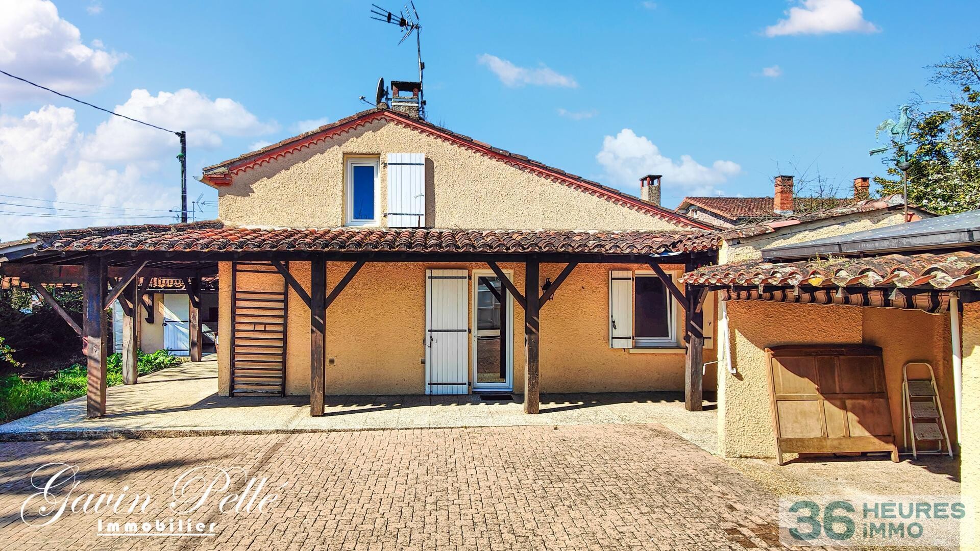 Belle maison à Carmaux avec double garage, annexes et piscine couverte