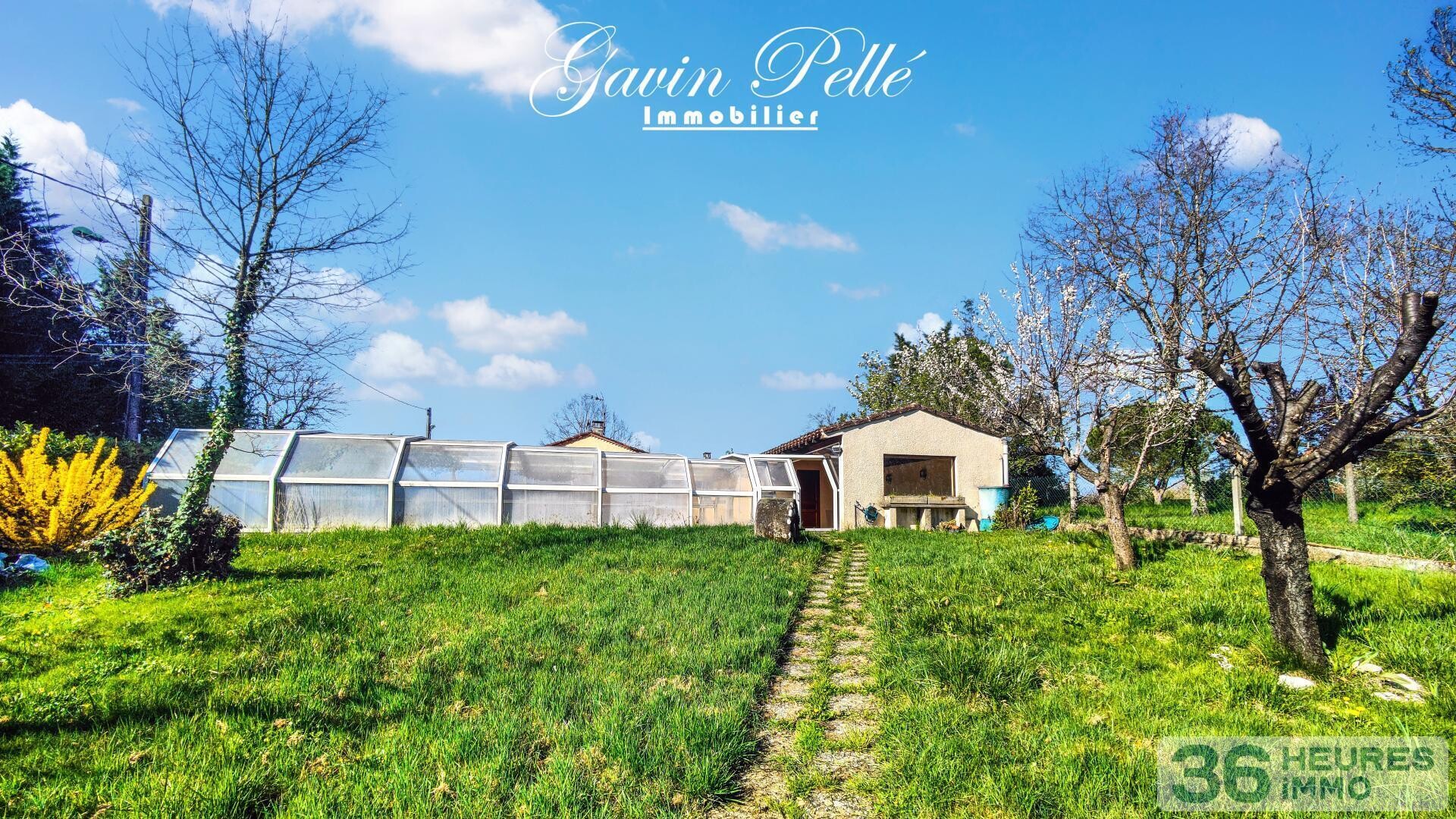 Belle maison à Carmaux avec double garage, annexes et piscine couverte