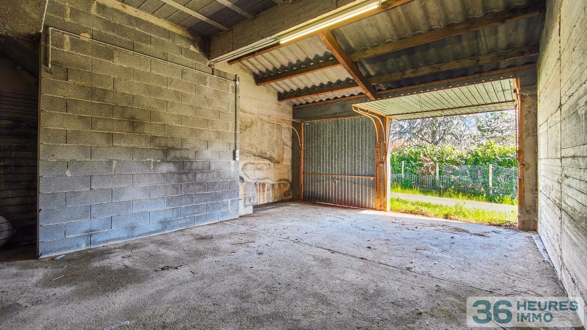Belle maison à Carmaux avec double garage, annexes et piscine couverte