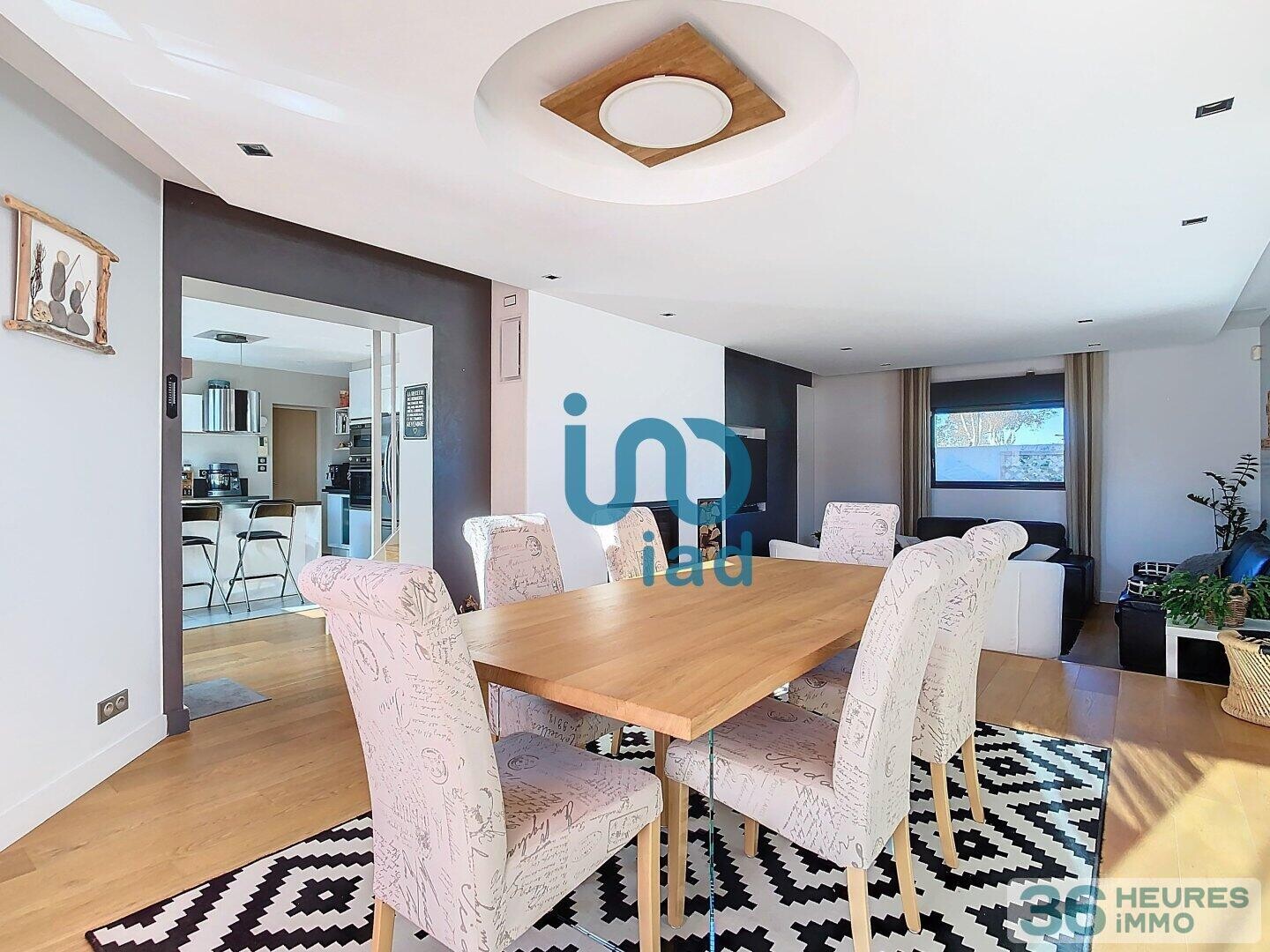 Maison 6 pièces de 136 m2 sur un terrain de 463 m2.