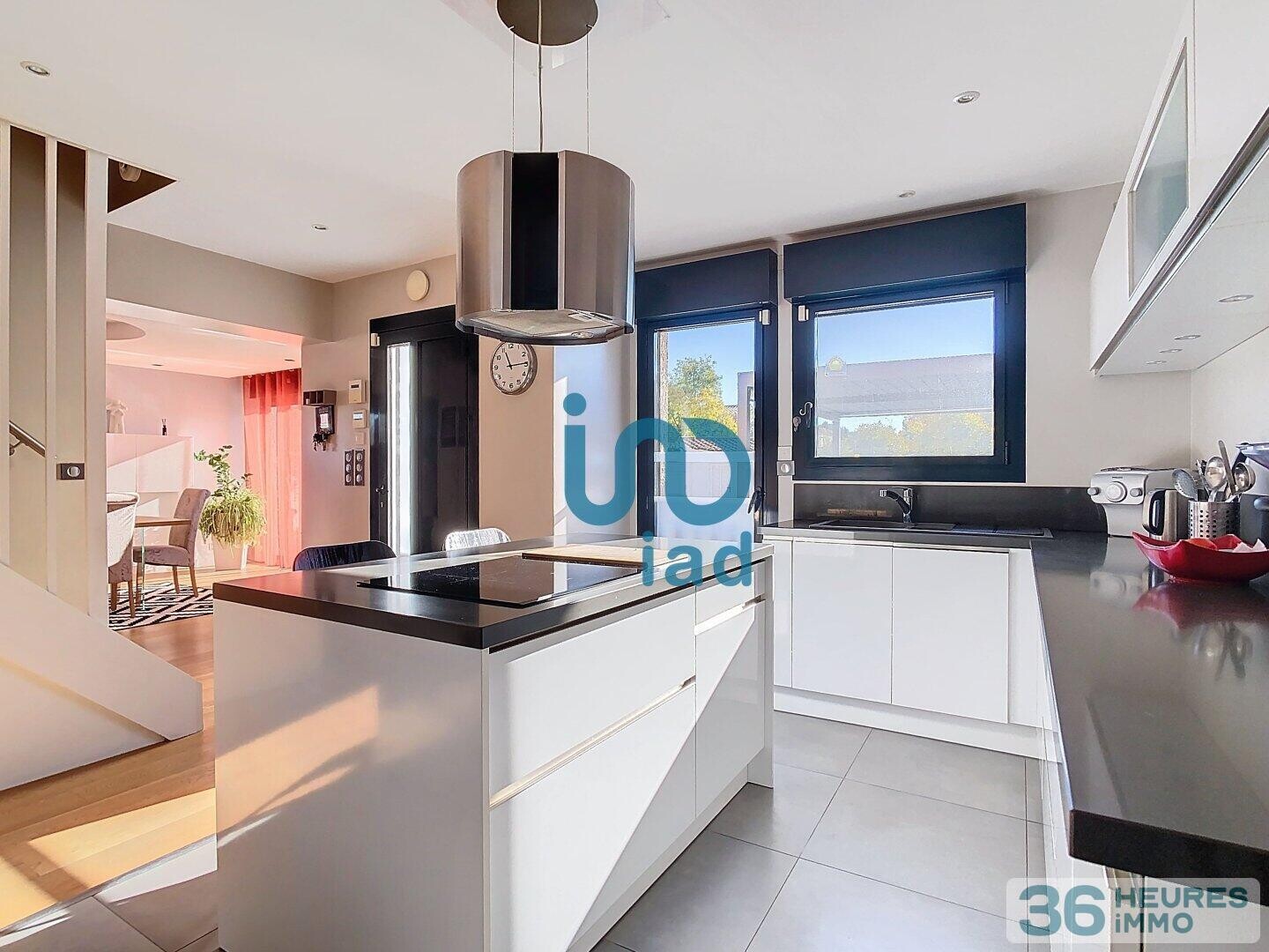 Maison 6 pièces de 136 m2 sur un terrain de 463 m2.