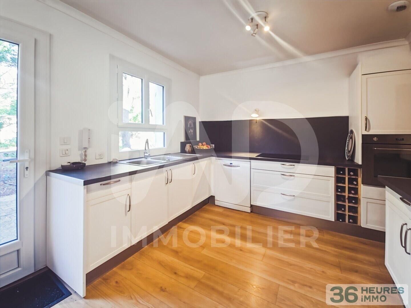 Nîmes - Garrigues - Ensemble immobilier de charme rénové avec piscine. 