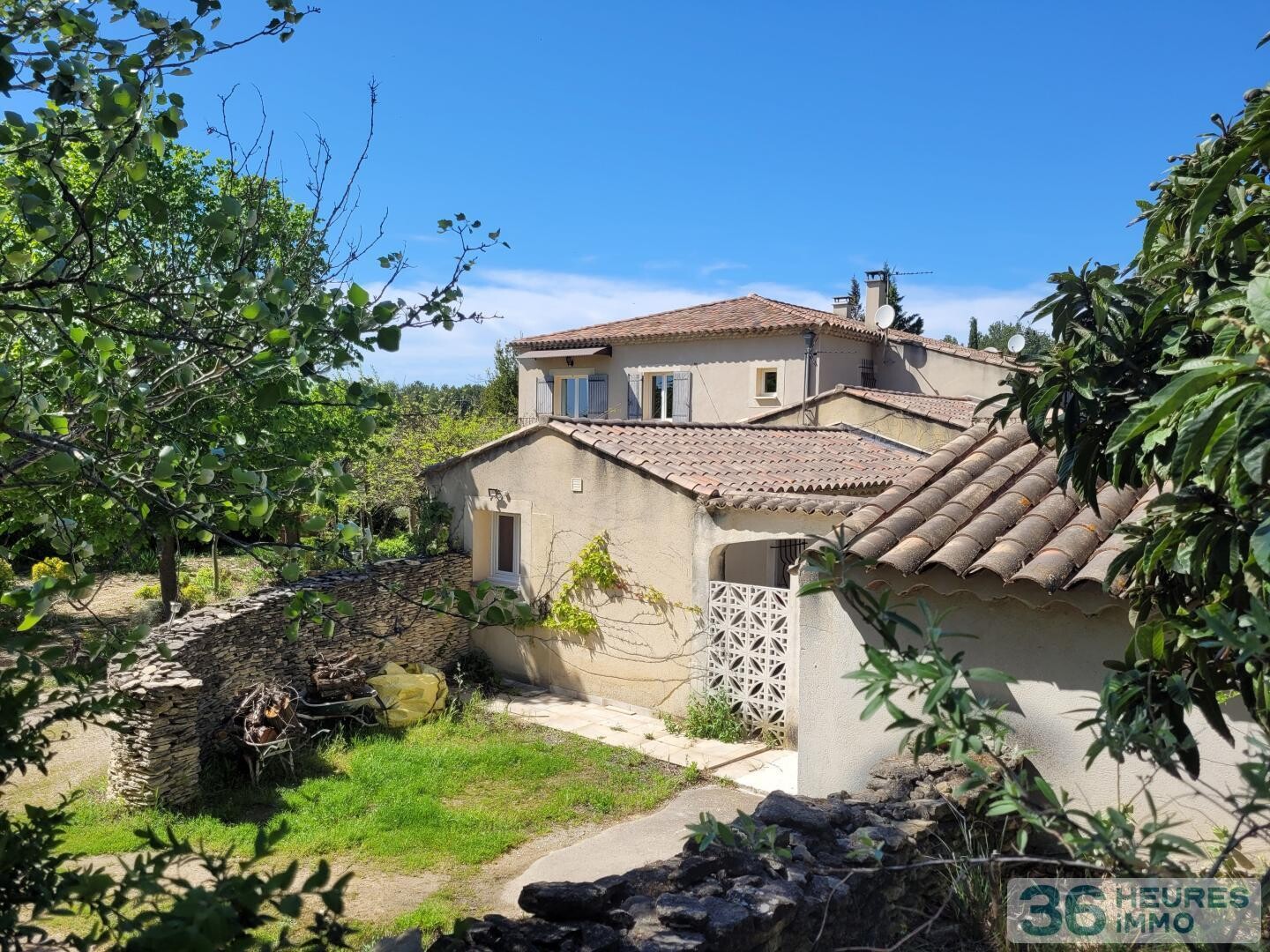 Propriété multi-habitations avec 2 piscines