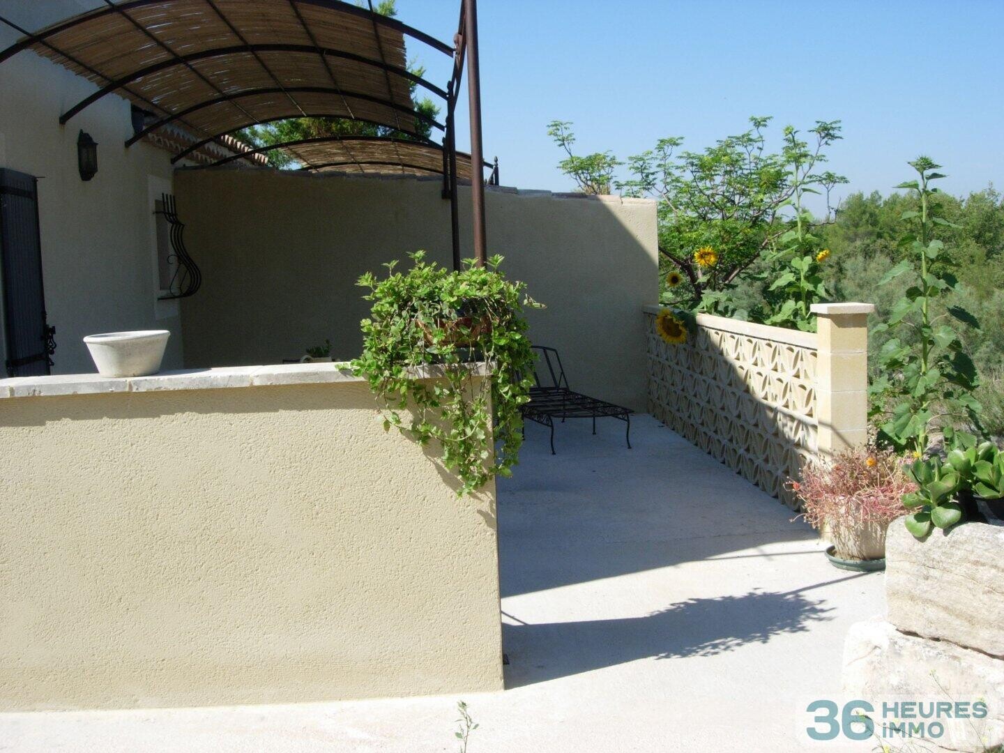 Propriété multi-habitations avec 2 piscines