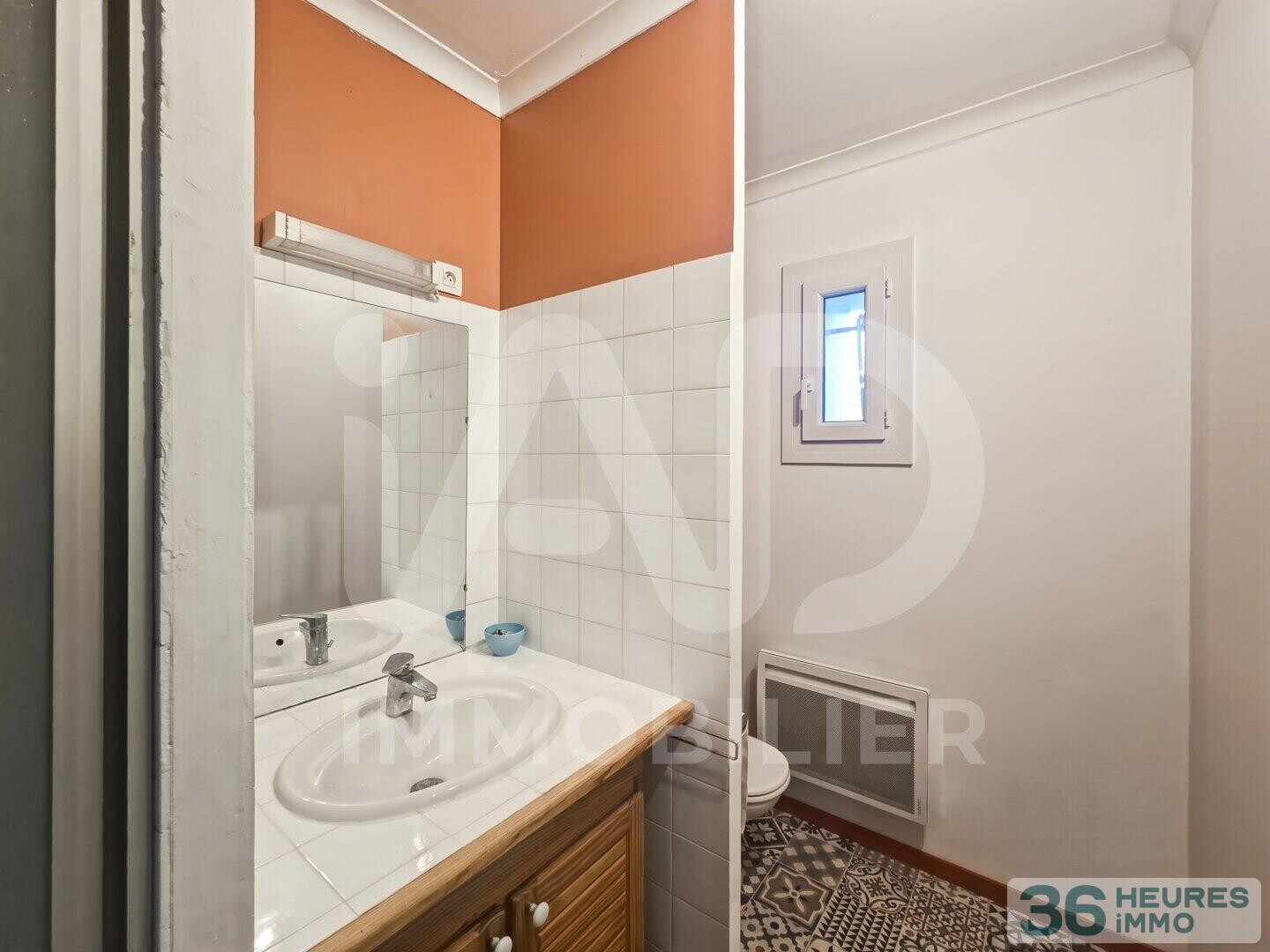 Nîmes - Garrigues - Ensemble immobilier de charme rénové avec piscine. 