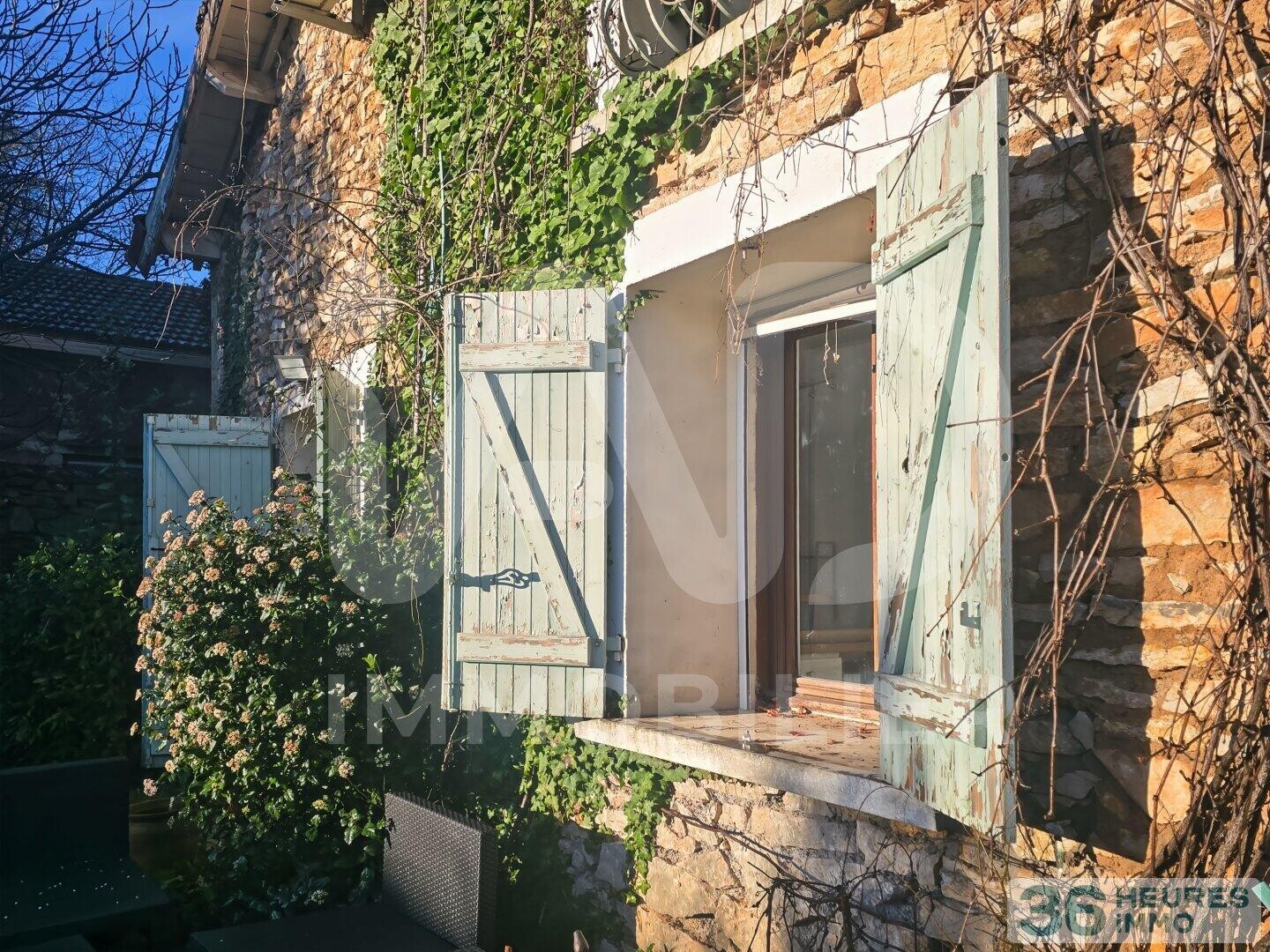 Nîmes - Garrigues - Ensemble immobilier de charme rénové avec piscine. 