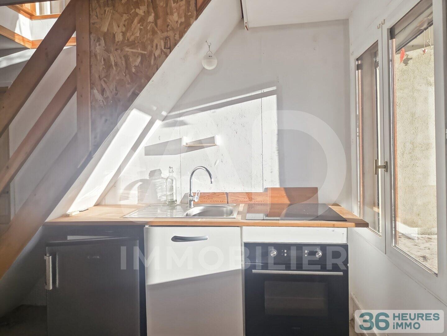 Nîmes - Garrigues - Ensemble immobilier de charme rénové avec piscine. 