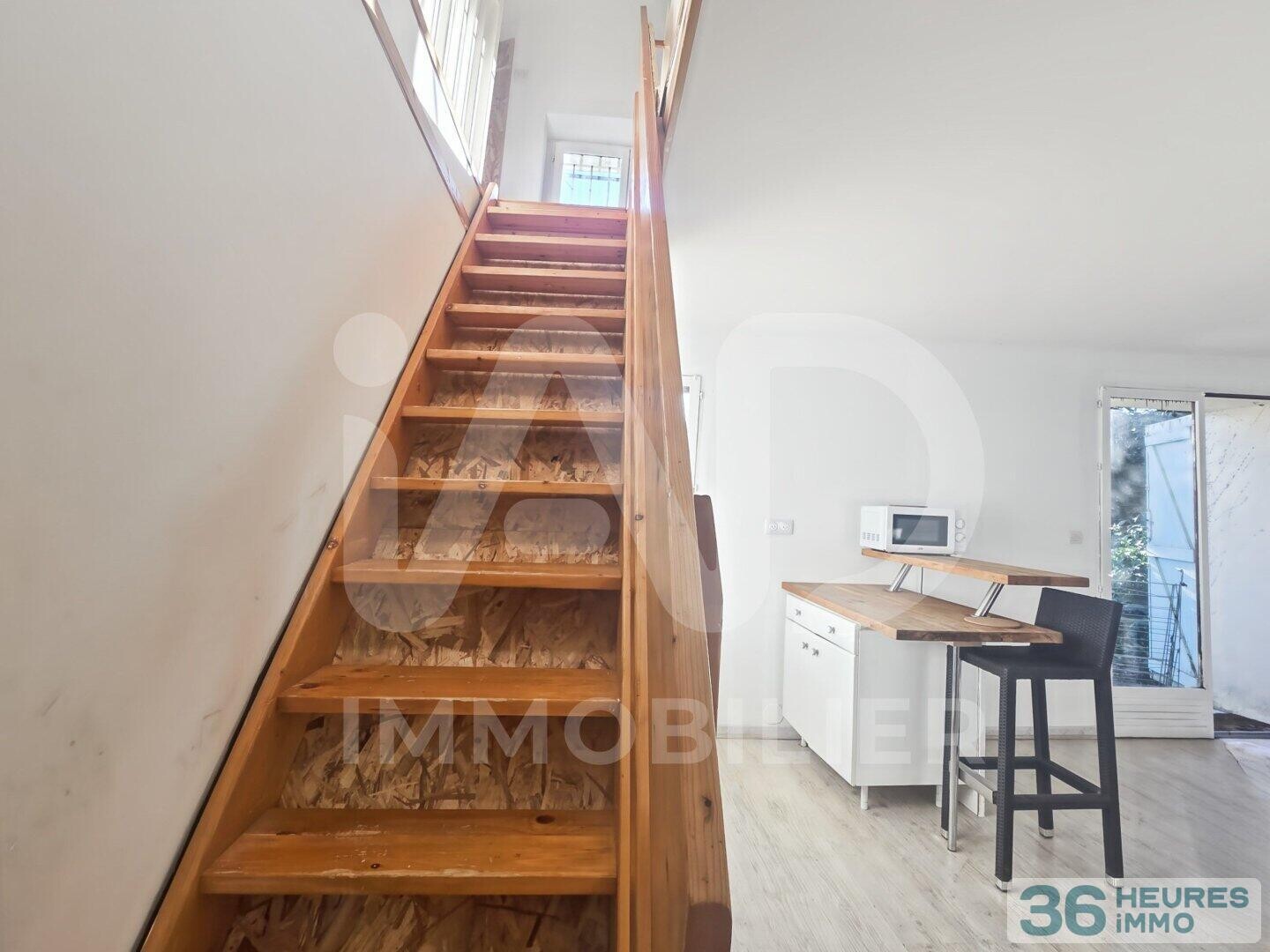 Nîmes - Garrigues - Ensemble immobilier de charme rénové avec piscine. 