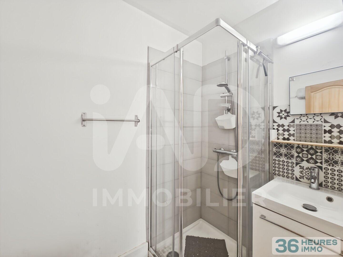 Nîmes - Garrigues - Ensemble immobilier de charme rénové avec piscine. 