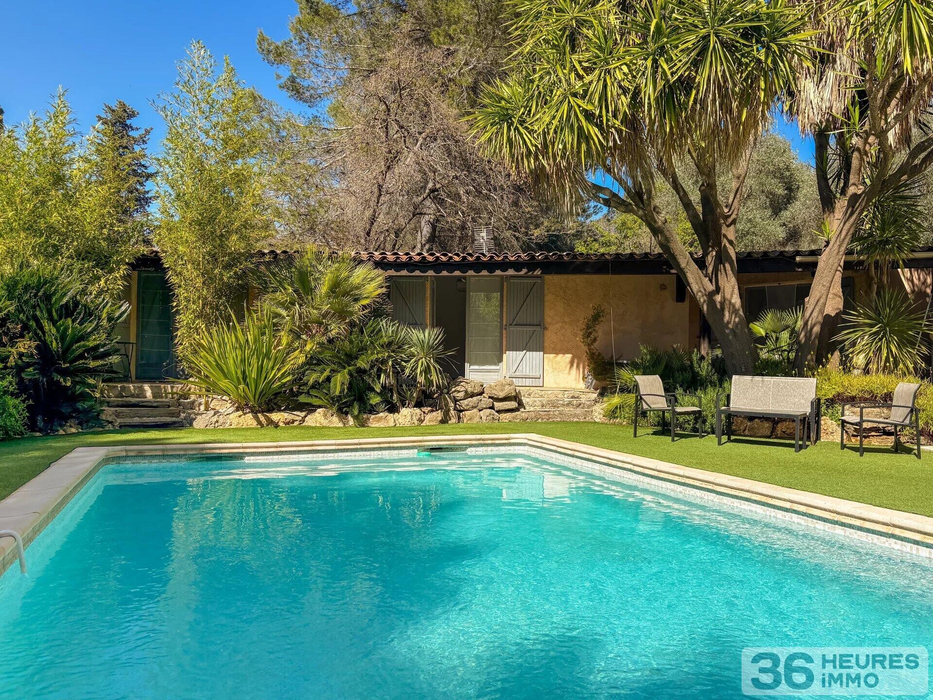 The Edge of the Woods - family property or guesthouse