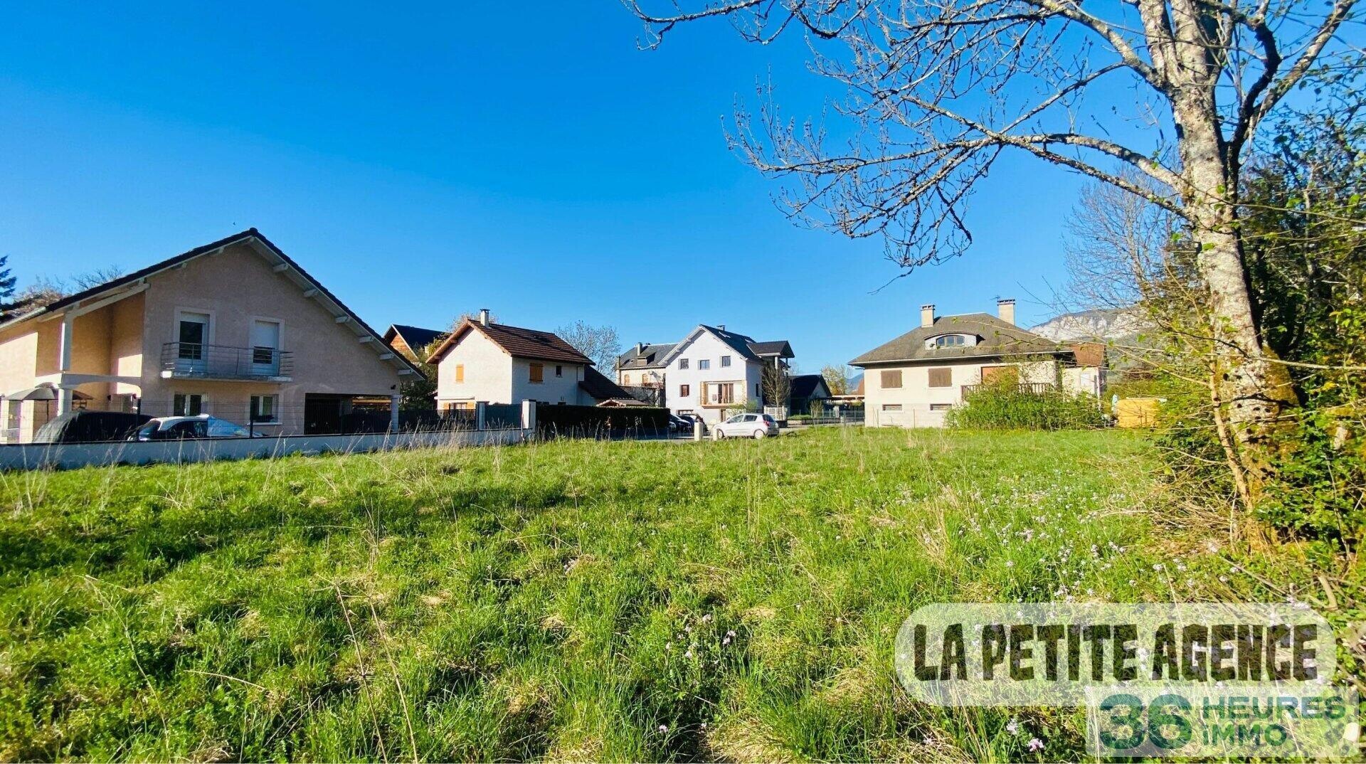 Parcelle viabilisée à 2 pas du centre du village