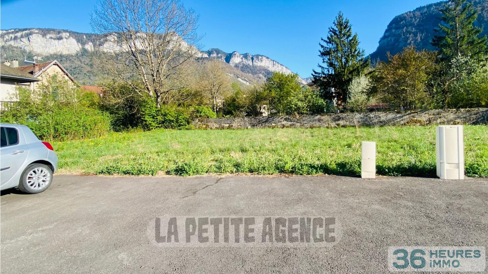Terrain à bâtir viabilisé à 2  pas du centre