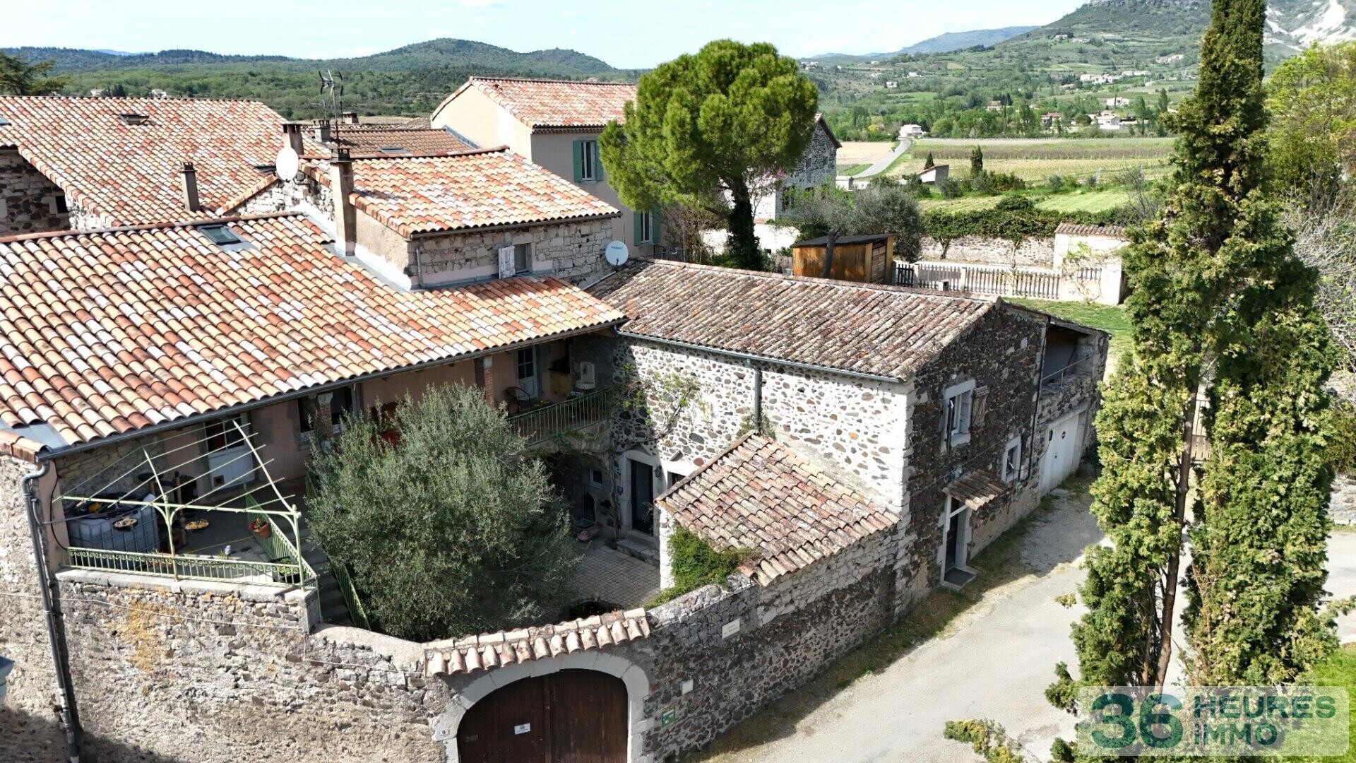 Propriété de charme en pierre – Projet de vie au cœur de l'Ardèche avec habitation, gîte et chambres d’hôtes