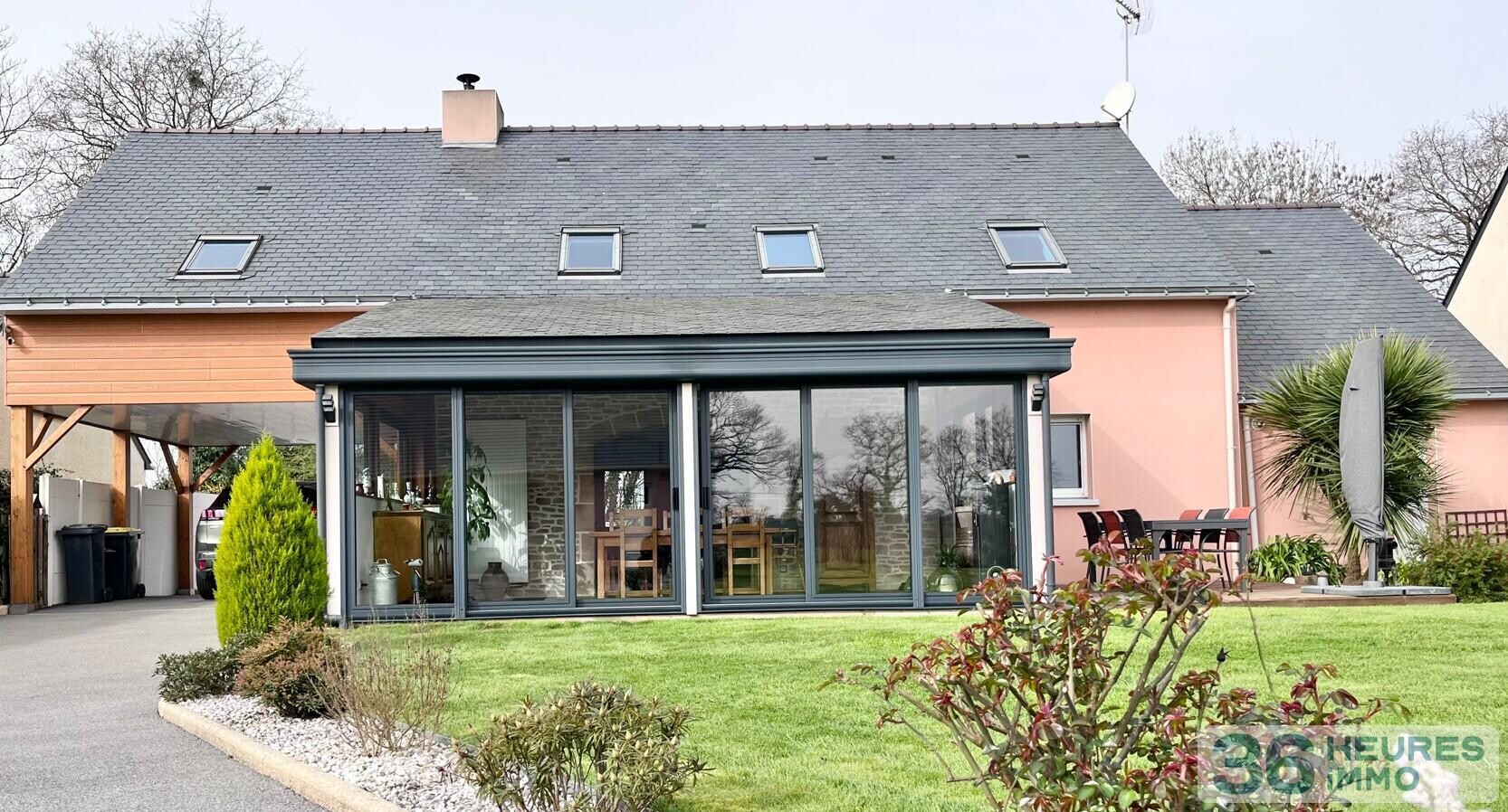 Maison sans vis-à-vis avec 4 grandes chambres et une vie de plain-pied sur un terrain de 1000 M2 avec triple garage et préau à Pontchâteau