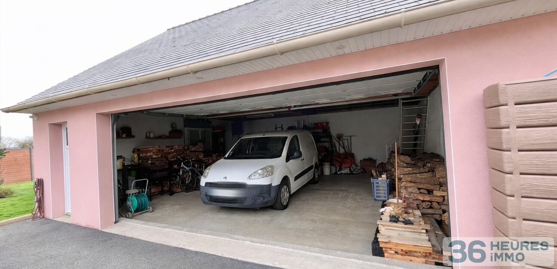 Maison sans vis-à-vis avec 4 grandes chambres et une vie de plain-pied sur un terrain de 1000 M2 avec triple garage et préau à Pontchâteau