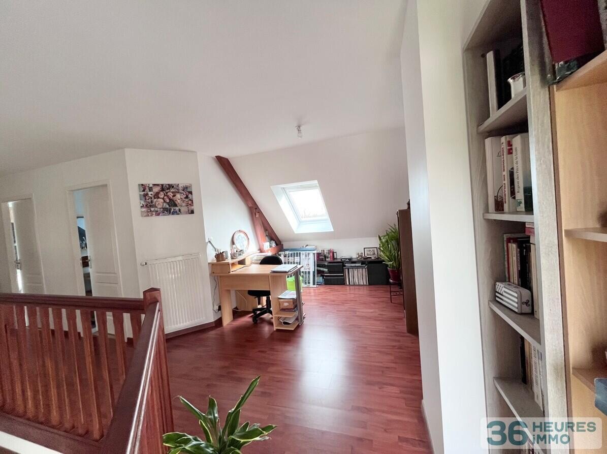 Maison sans vis-à-vis avec 4 grandes chambres et une vie de plain-pied sur un terrain de 1000 M2 avec triple garage et préau à Pontchâteau