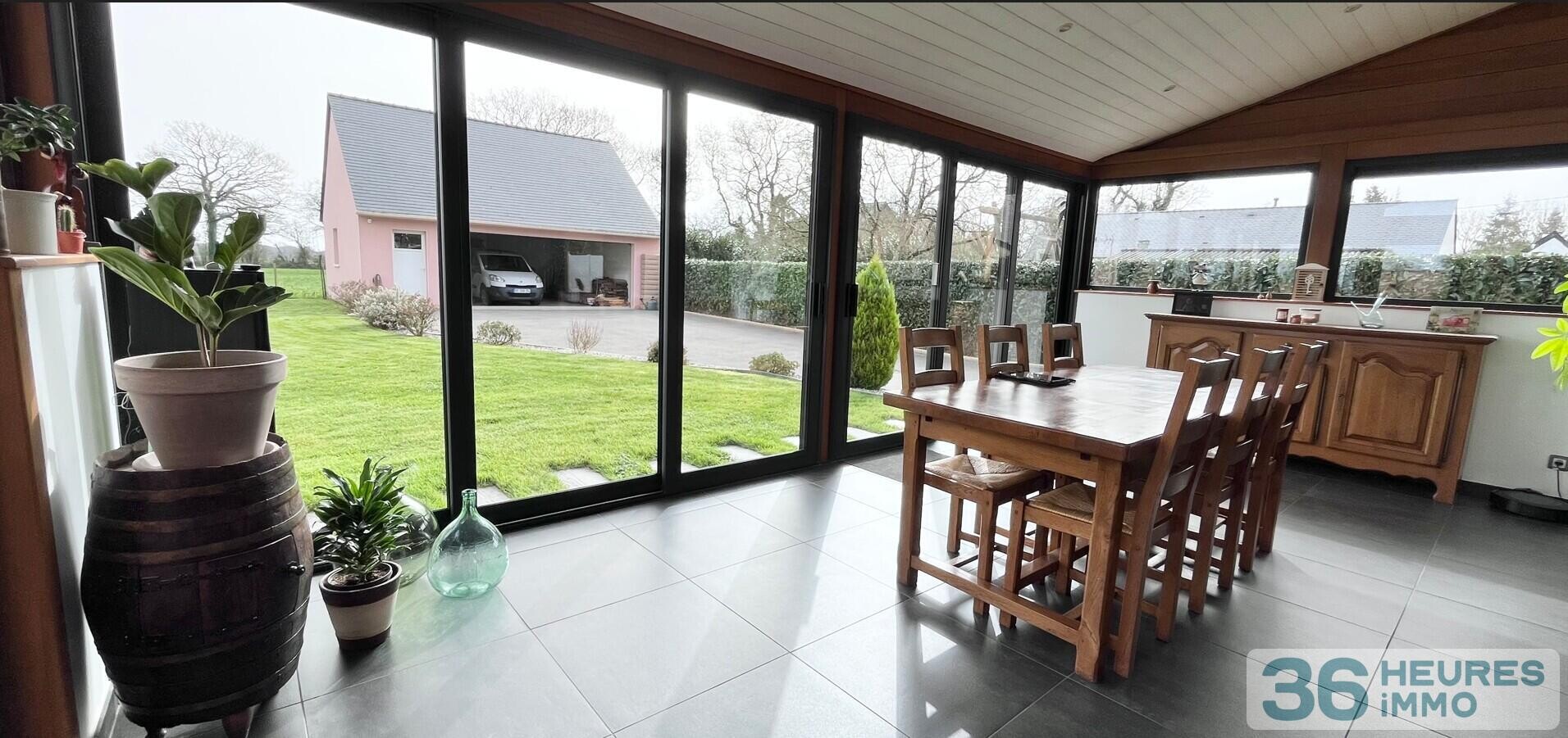Maison sans vis-à-vis avec 4 grandes chambres et une vie de plain-pied sur un terrain de 1000 M2 avec triple garage et préau à Pontchâteau