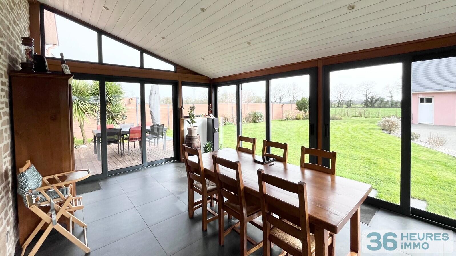 Maison sans vis-à-vis avec 4 grandes chambres et une vie de plain-pied sur un terrain de 1000 M2 avec triple garage et préau à Pontchâteau