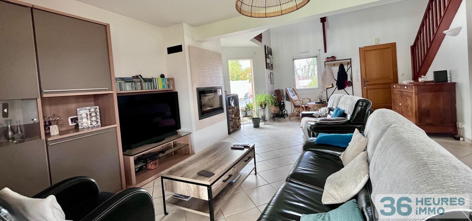 Maison sans vis-à-vis avec 4 grandes chambres et une vie de plain-pied sur un terrain de 1000 M2 avec triple garage et préau à Pontchâteau