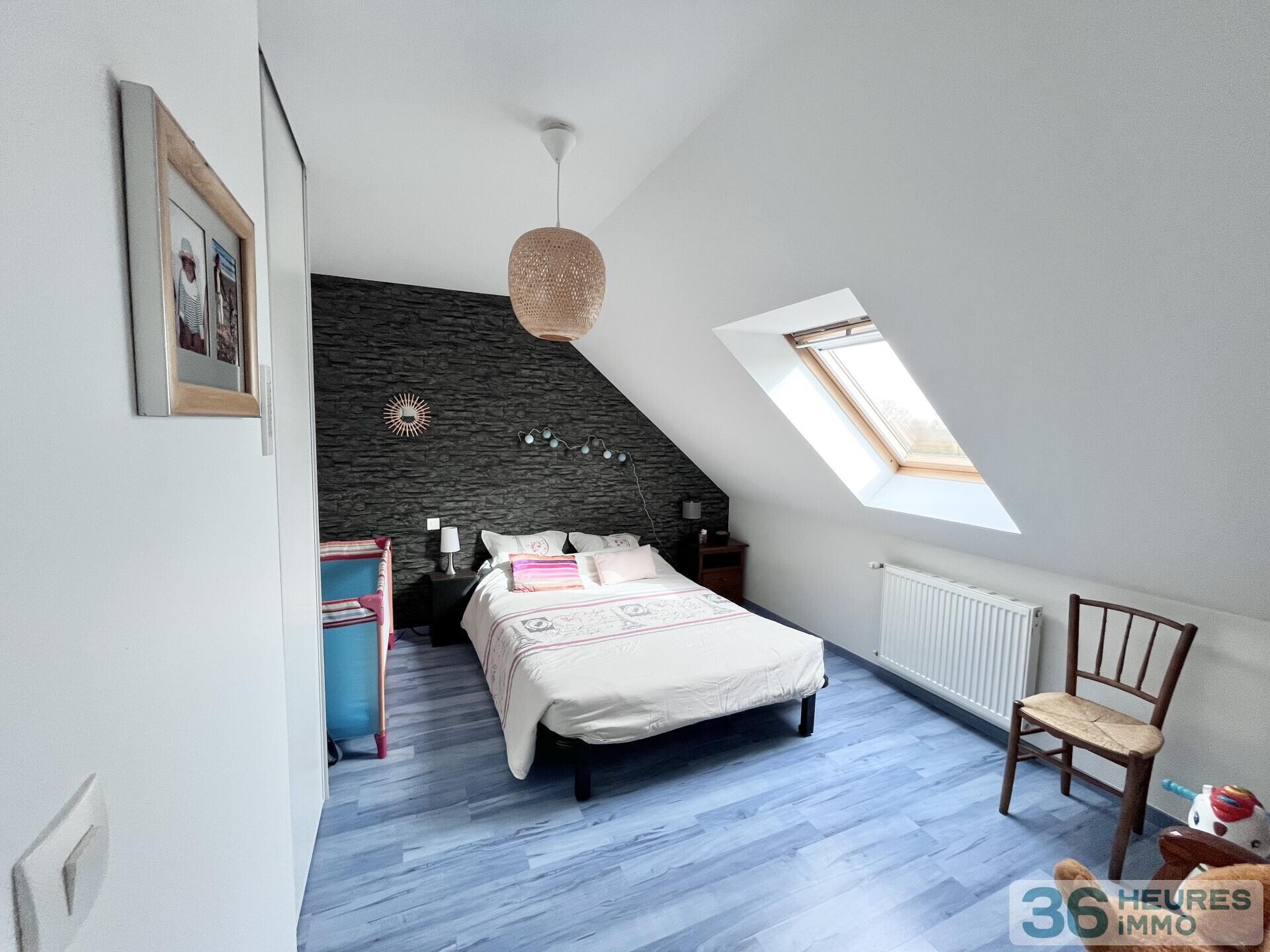 Maison sans vis-à-vis avec 4 grandes chambres et une vie de plain-pied sur un terrain de 1000 M2 avec triple garage et préau à Pontchâteau