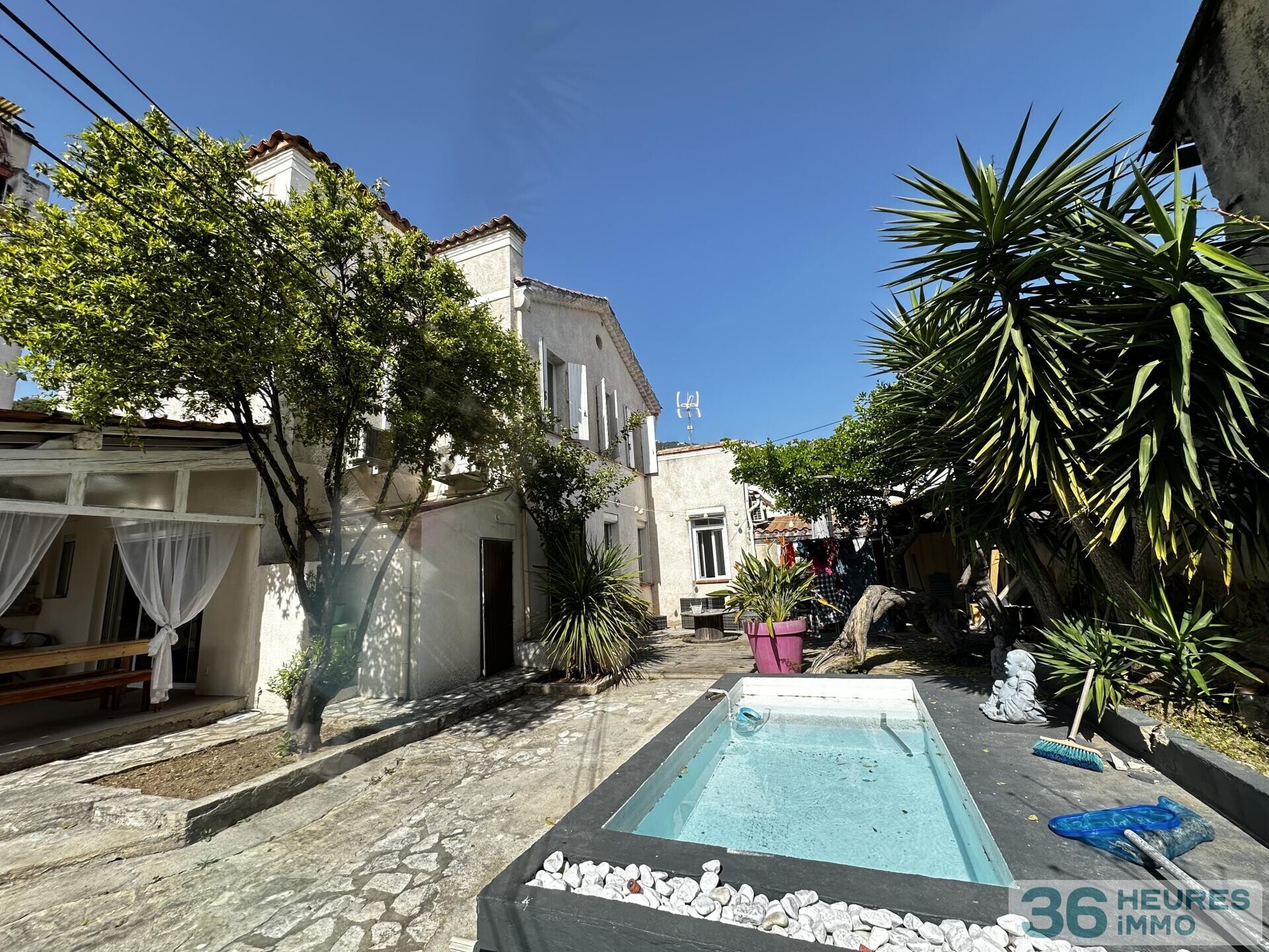 TOULON MAISON 6 PIECES, TERRASSES DEPENDANCE ET PISCINE