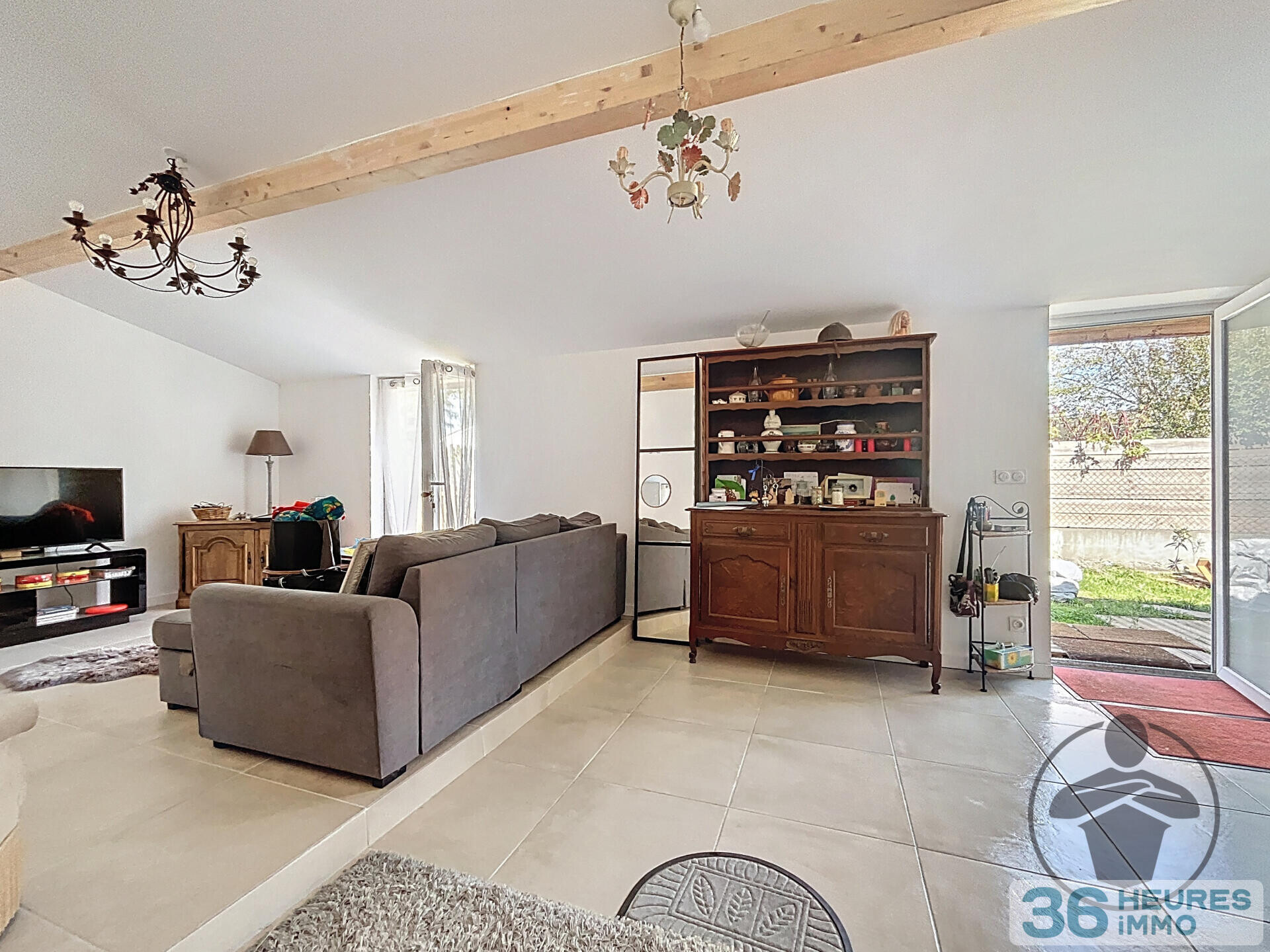 Maison en pierre rénovée avec jardin et terrasse